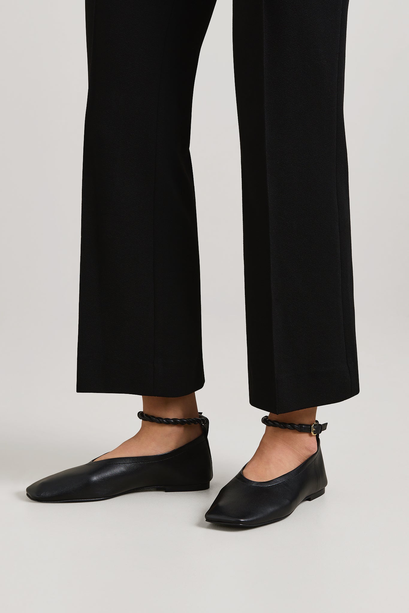 A.EMERY STEELE FLAT | THE NEW TREND