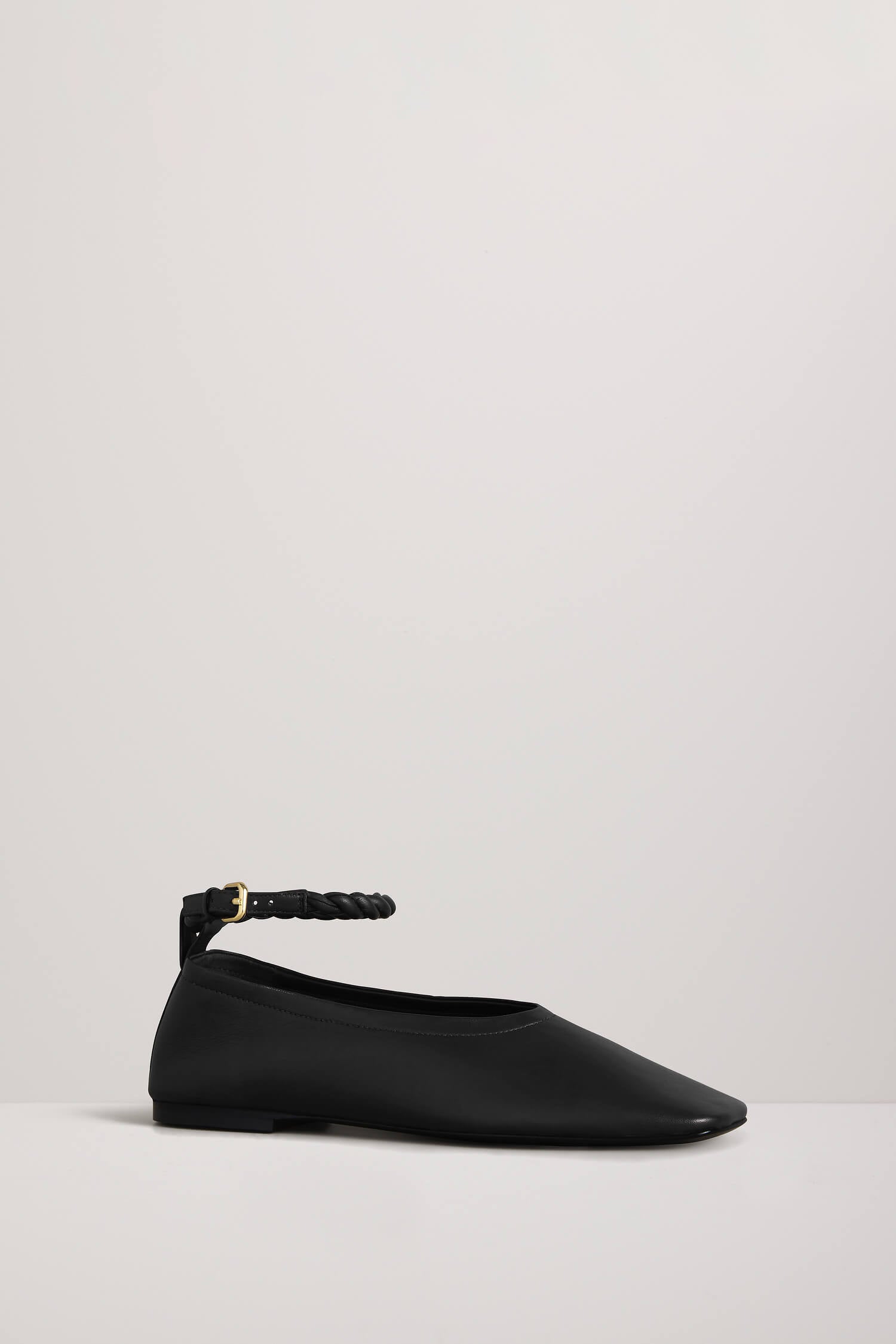 A.EMERY STEELE FLAT | THE NEW TREND