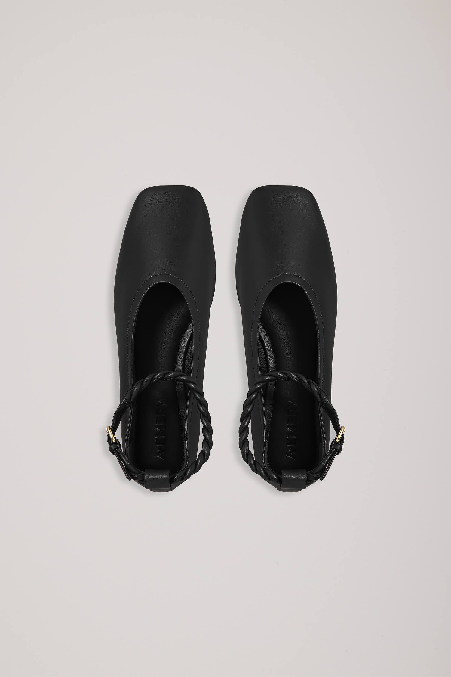 A.EMERY STEELE FLAT | THE NEW TREND