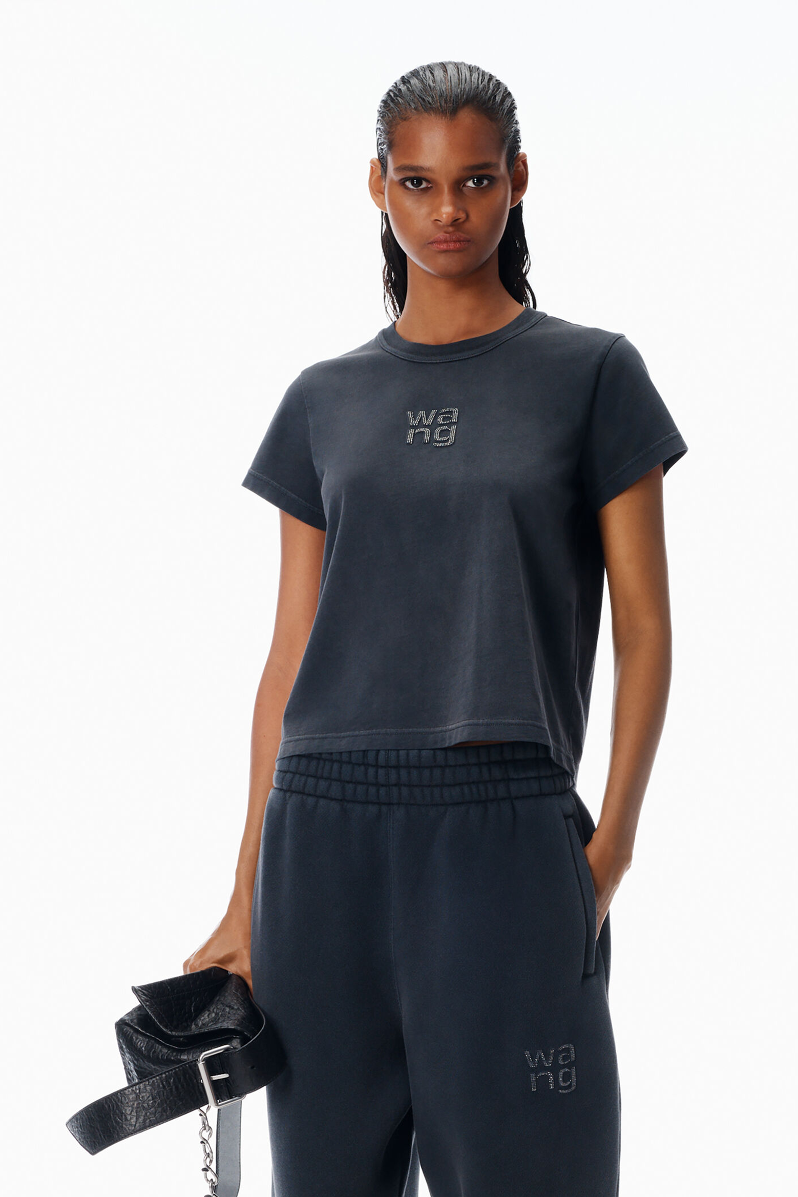 SHRUNKEN TEE W/HOTFIX LOGO