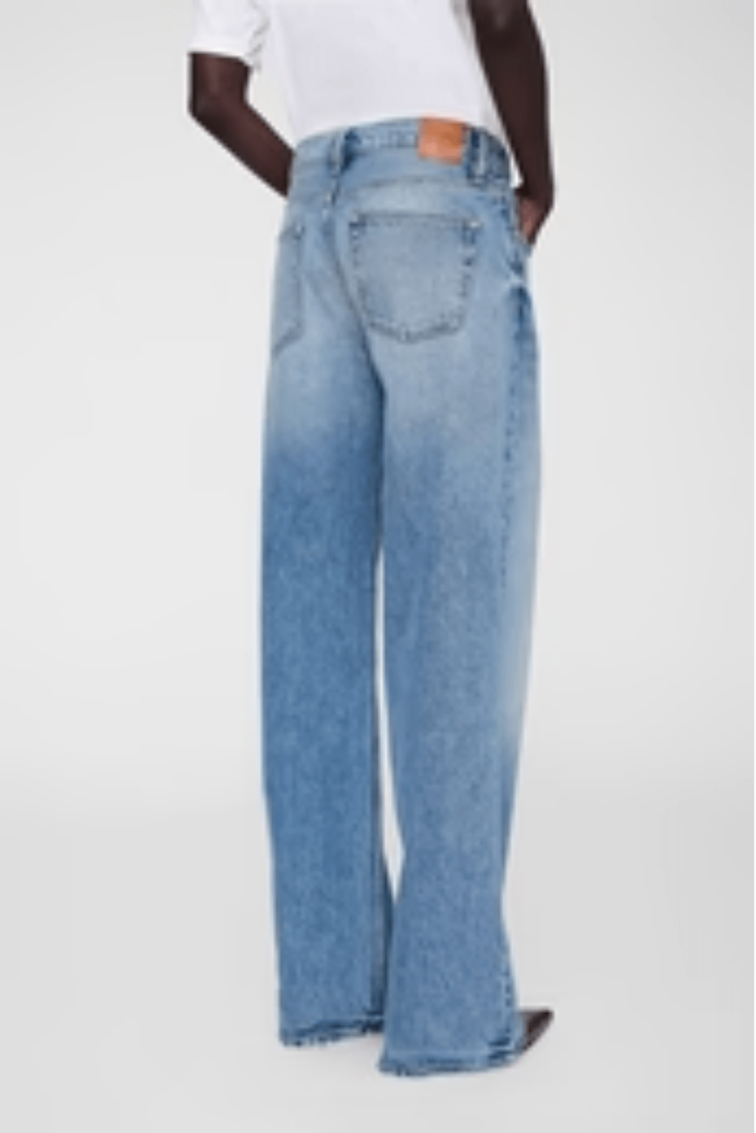 HUGH JEAN 32