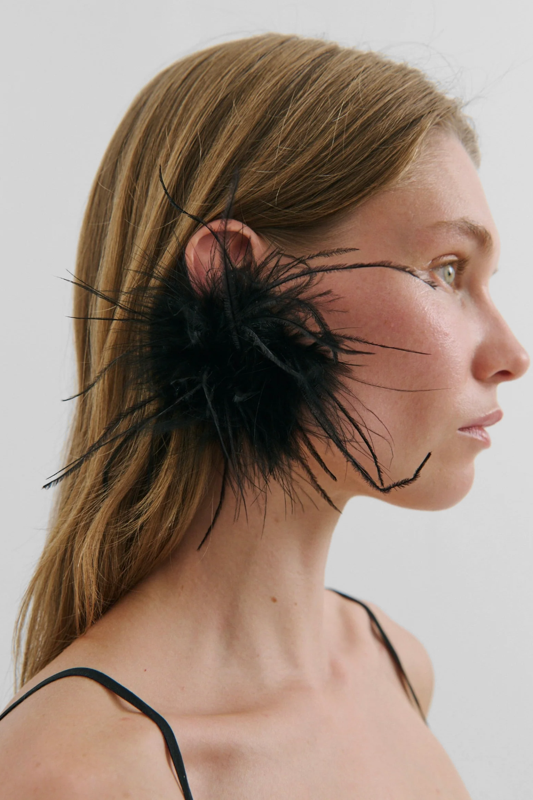 OBSIDIAN FEATHER EARRING
