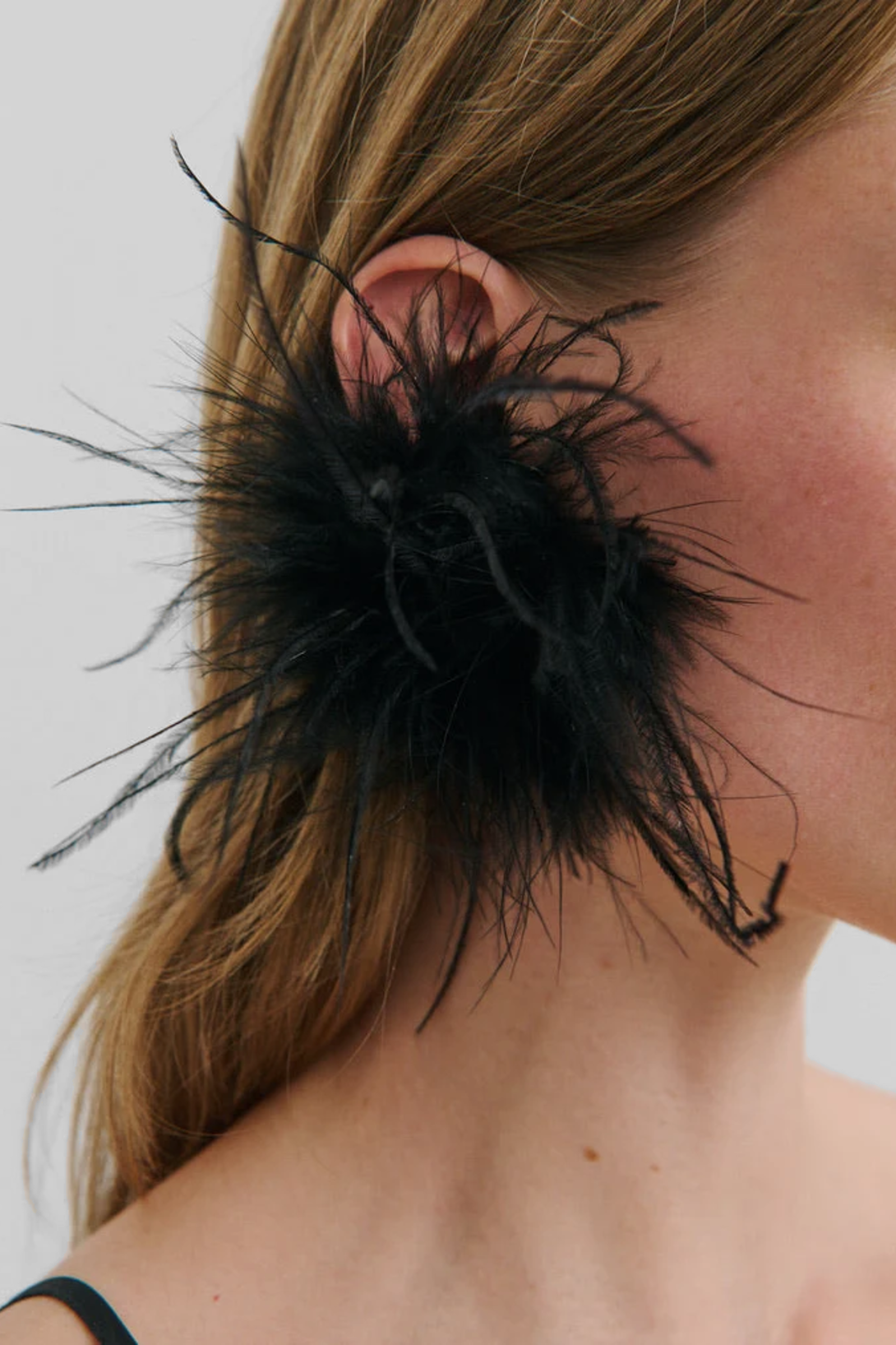 OBSIDIAN FEATHER EARRING