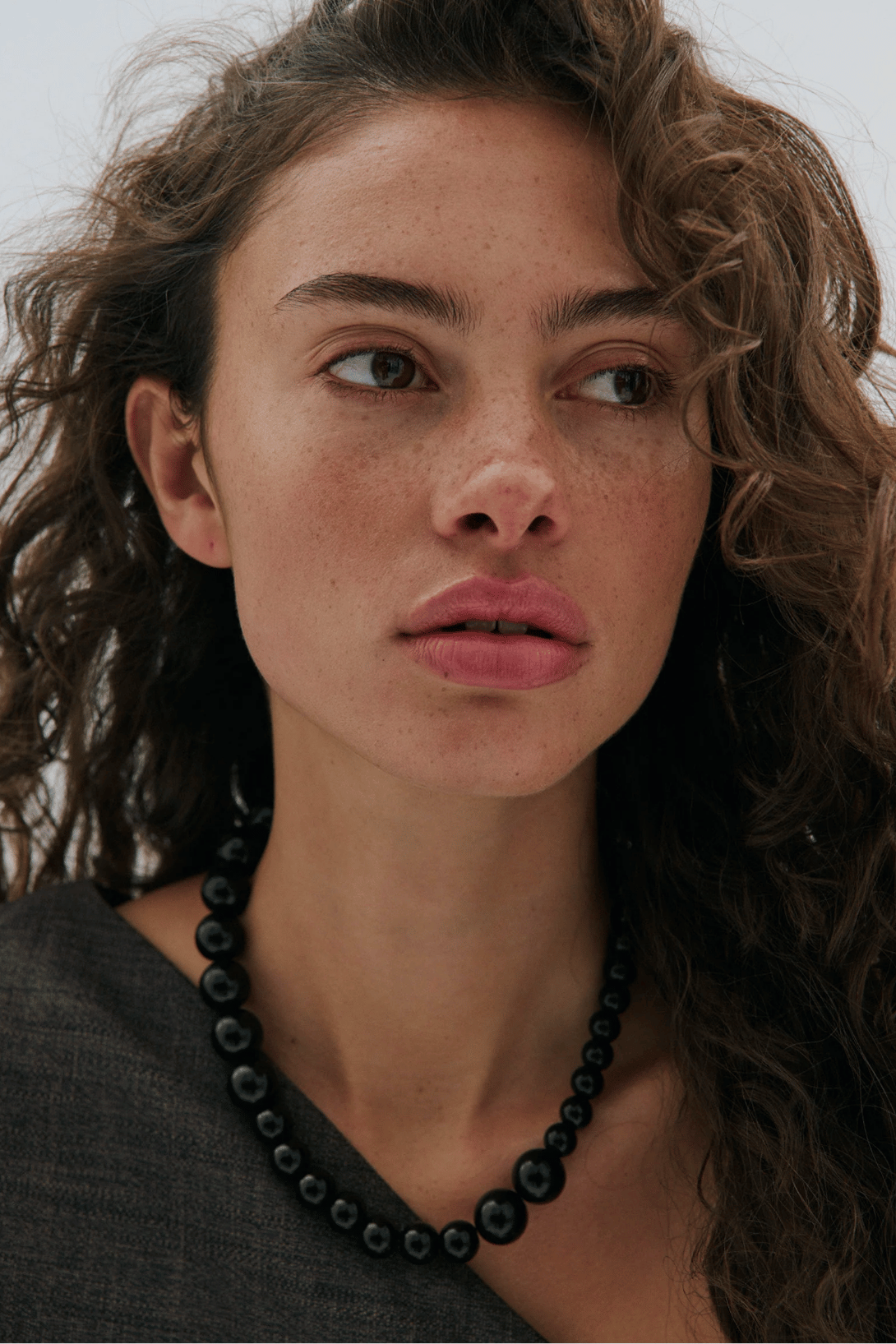 ONYX SHORT BEADED NECKLACE
