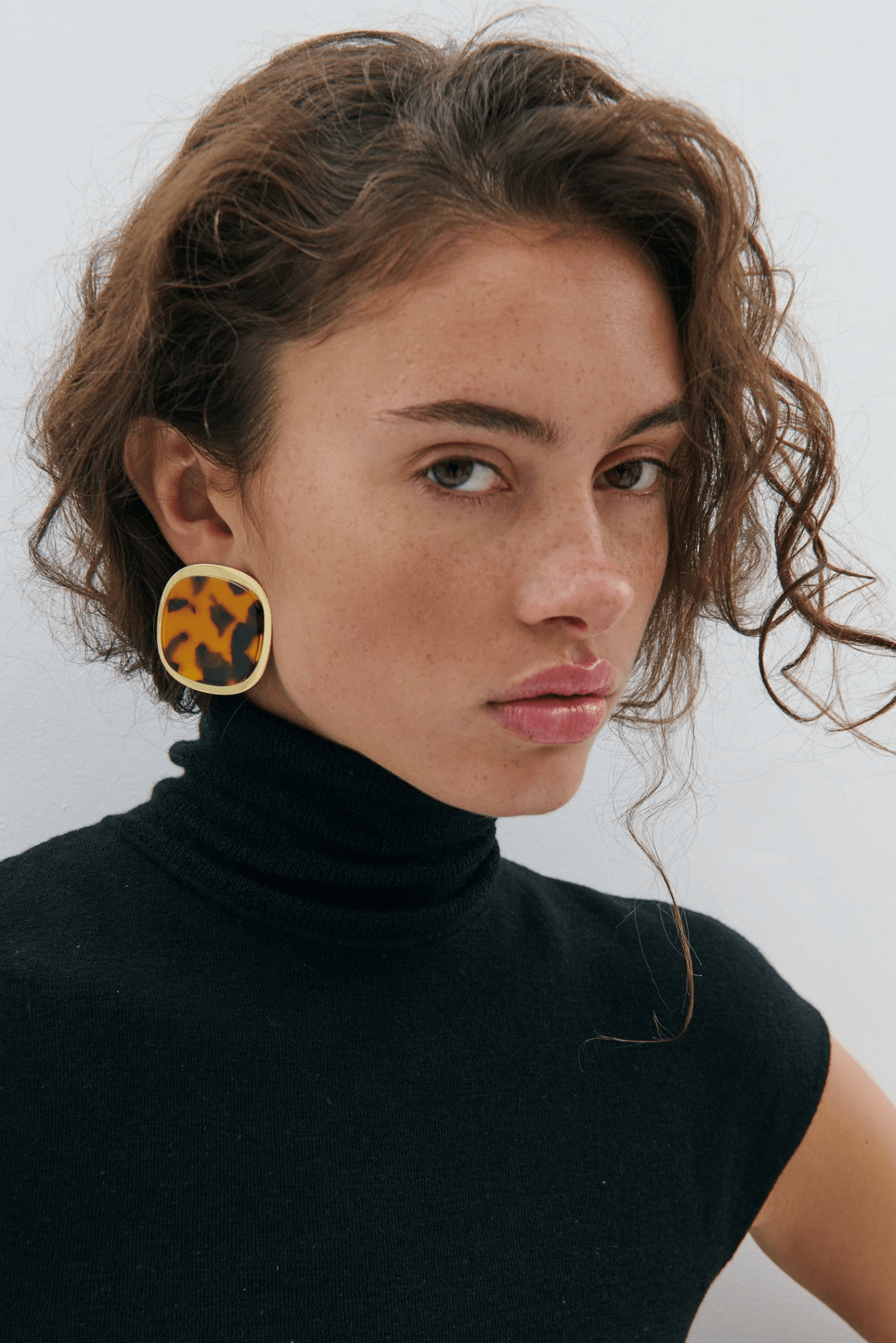 SARA EARRING