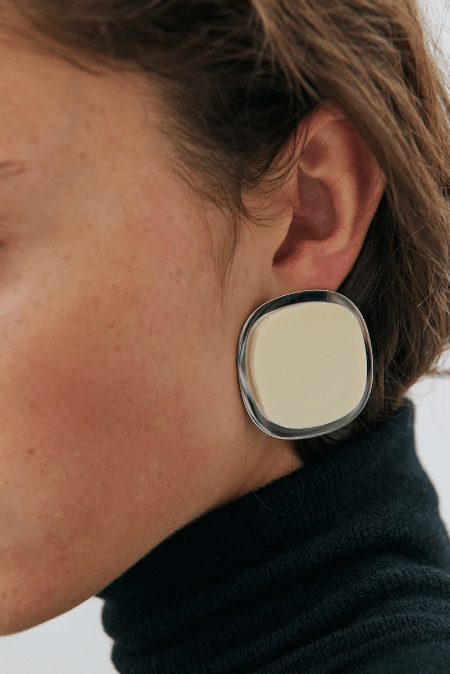 SARA EARRING