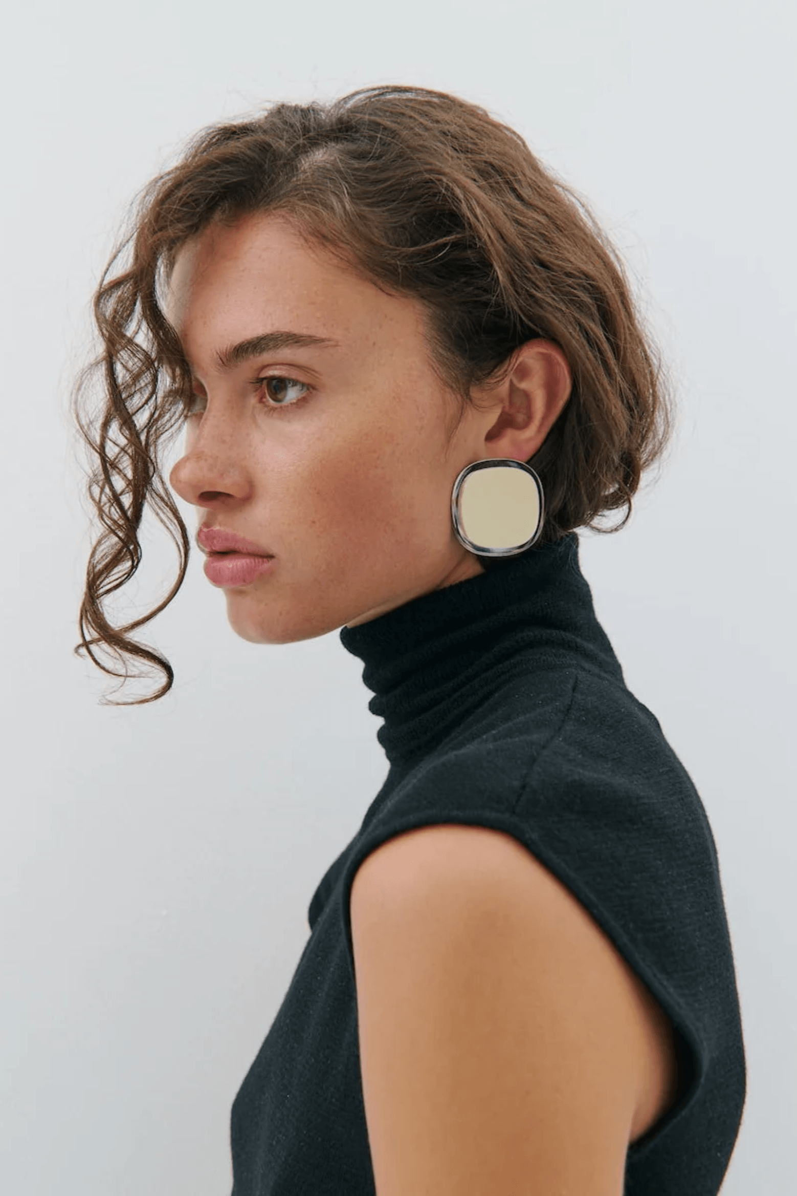 SARA EARRING