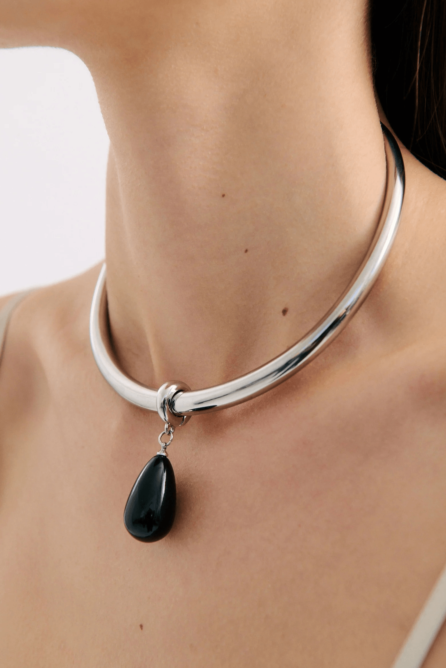 SLIDE ON DROPLET NECKLACE