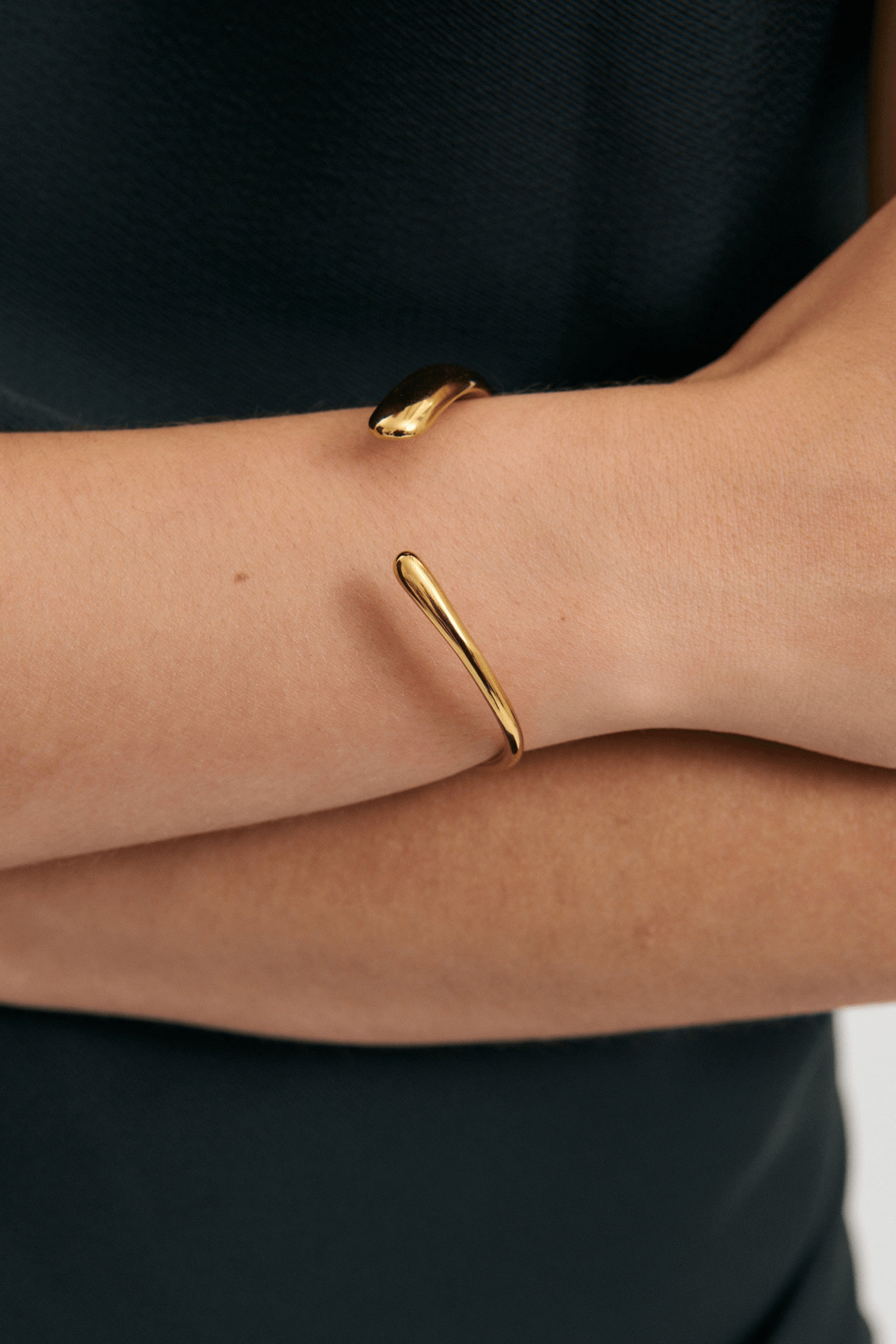 WAVE BANGLE CUFF