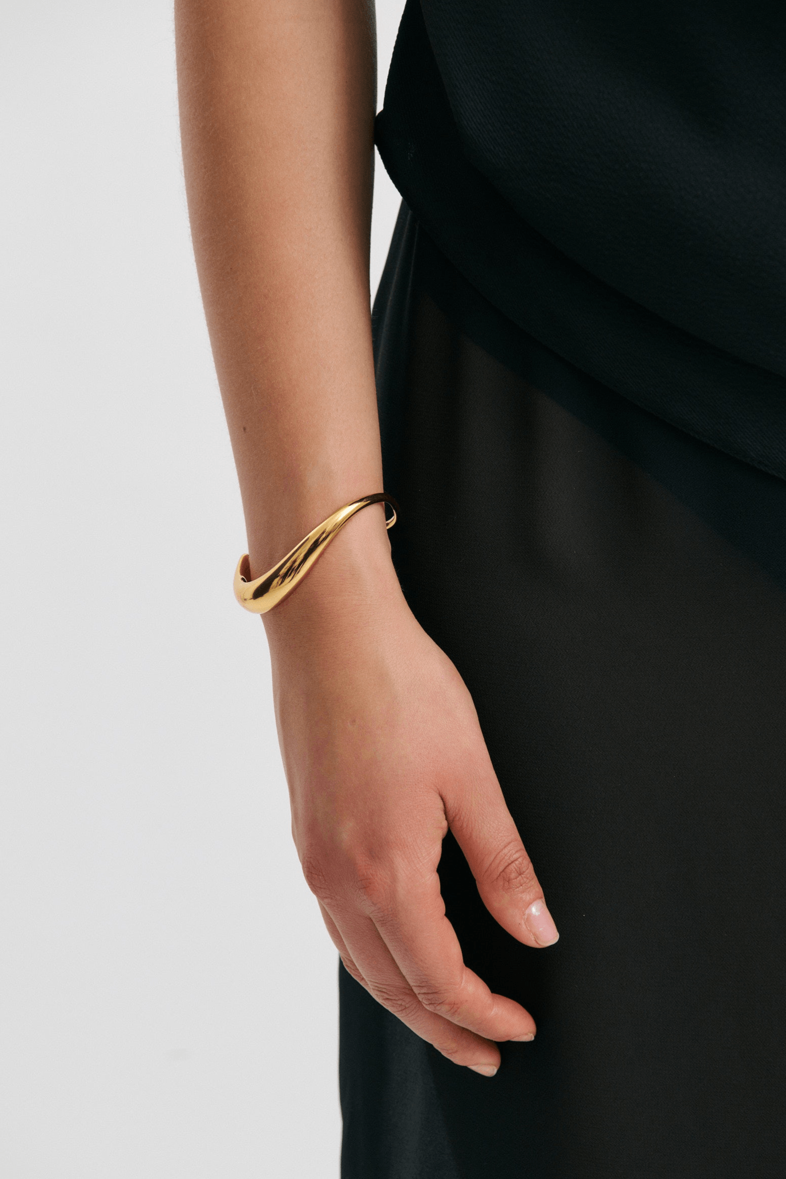 WAVE BANGLE CUFF