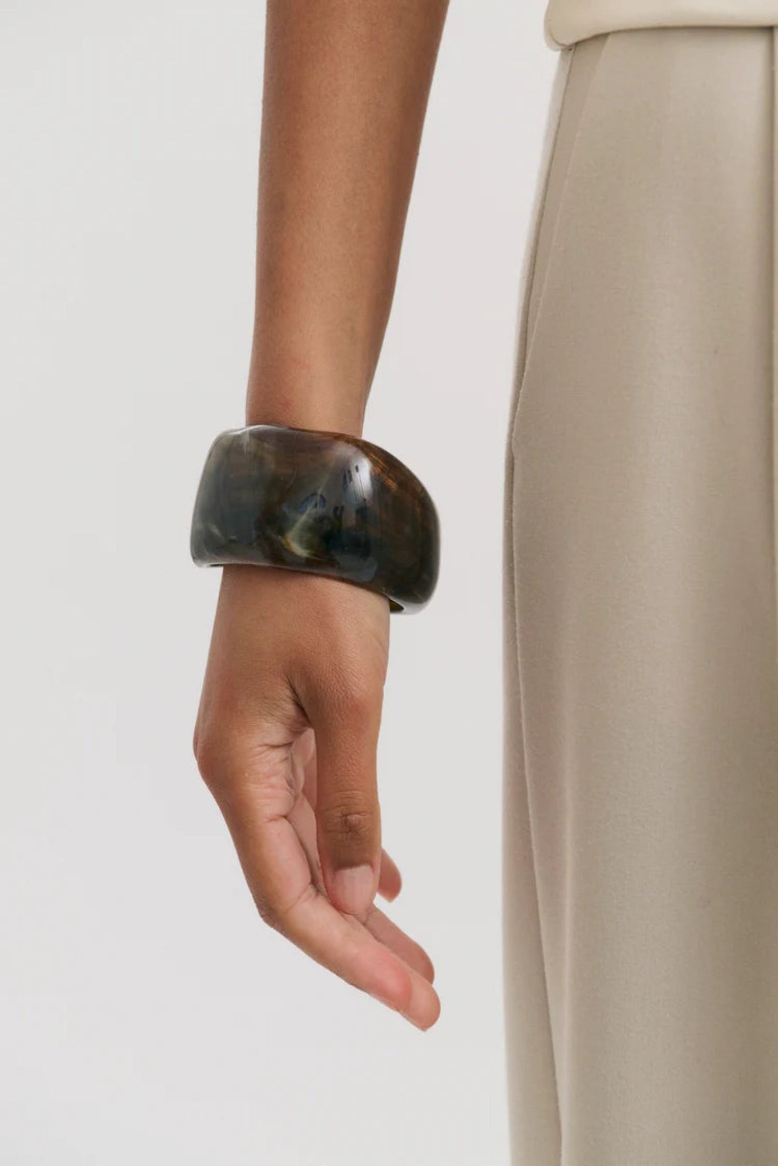 ANNA ROSSI OBSESSED BANGLE IN TAR | THE NEW TREND