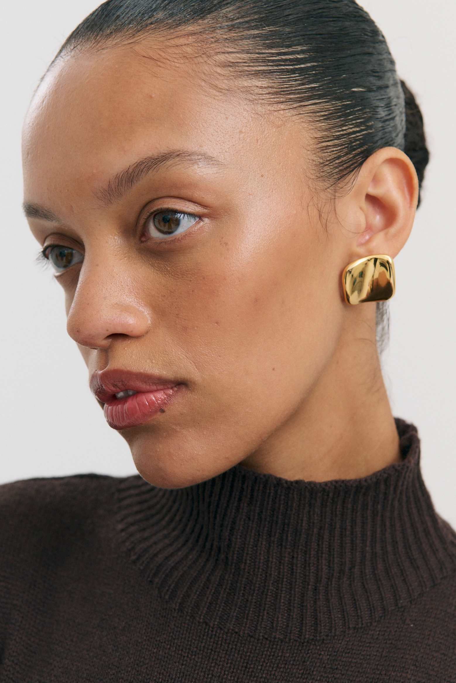 ANNA ROSSI WARPED EARRING IN GUNMETAL | THE NEW TREND