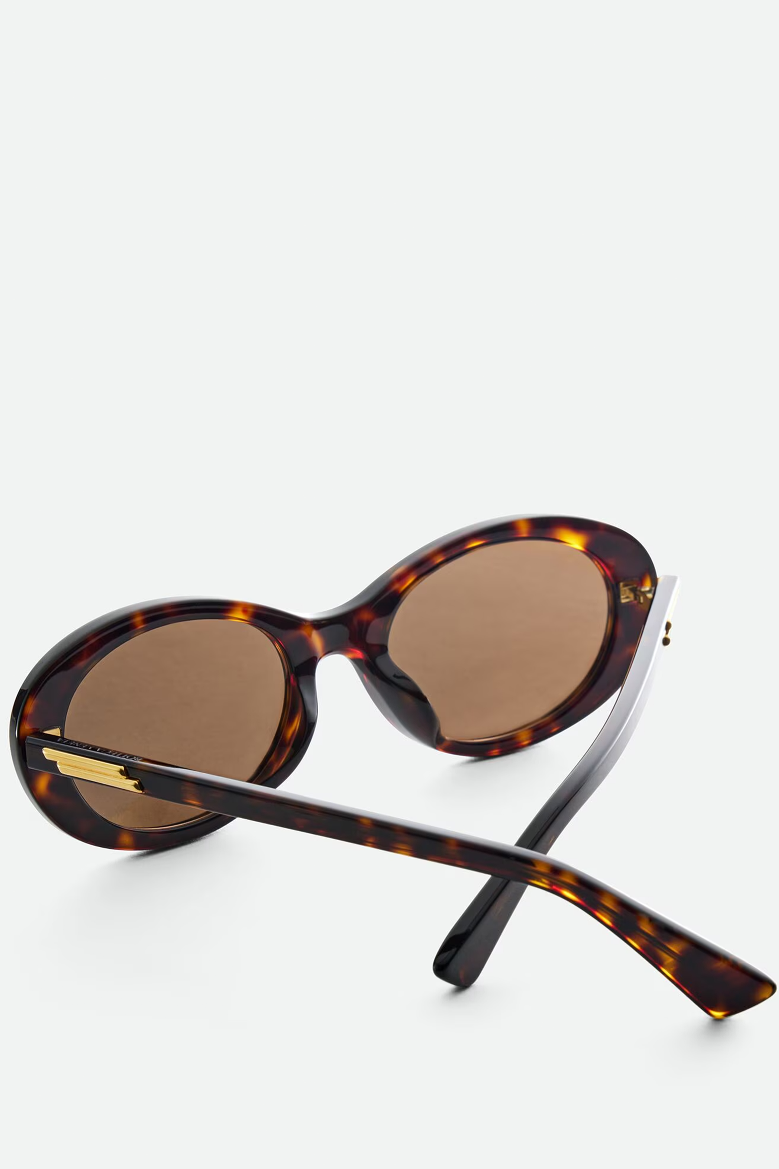 BOTTEGA VENETA CLASSIC OVAL SUNGLASSES | THE NEW TREND