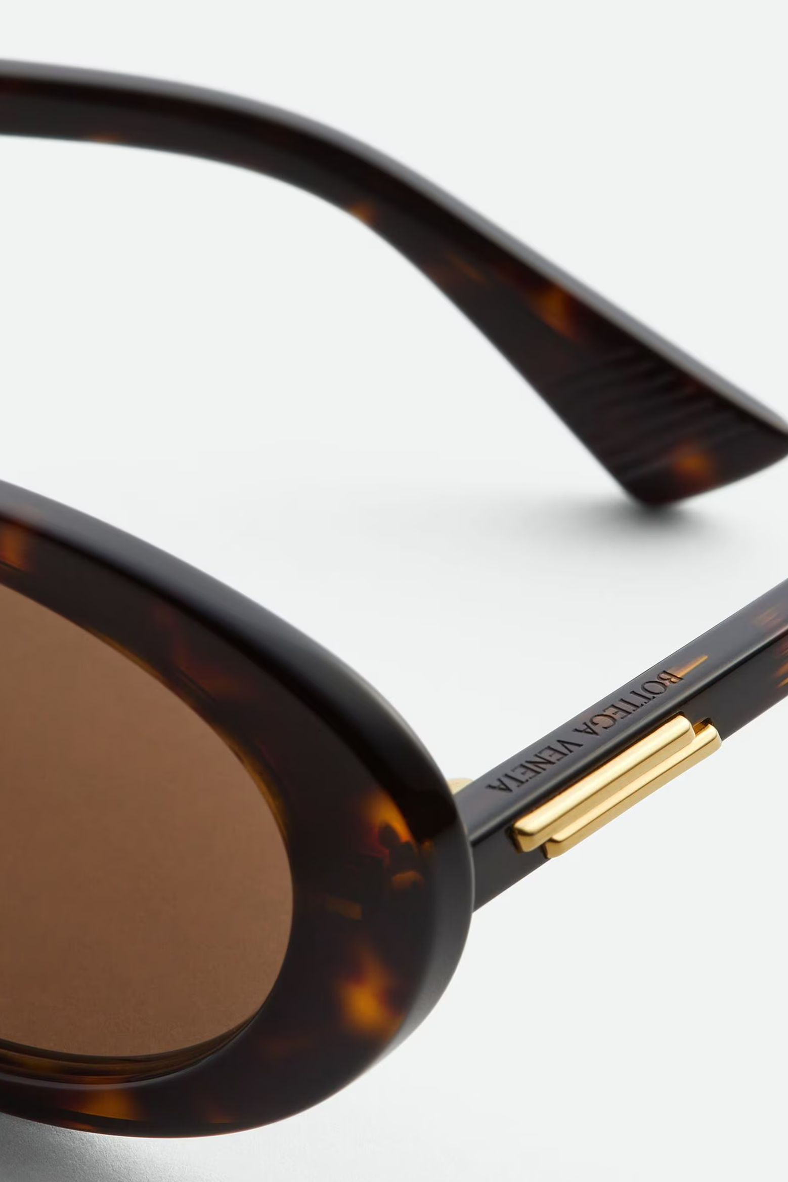BOTTEGA VENETA CLASSIC OVAL SUNGLASSES | THE NEW TREND