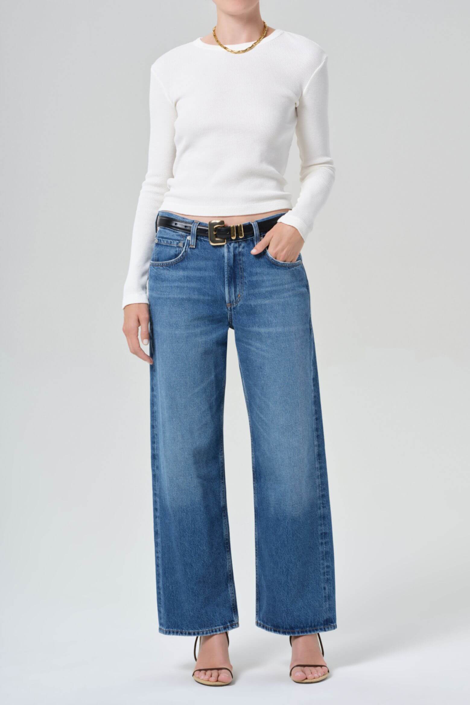 PILAR CREWNECK
