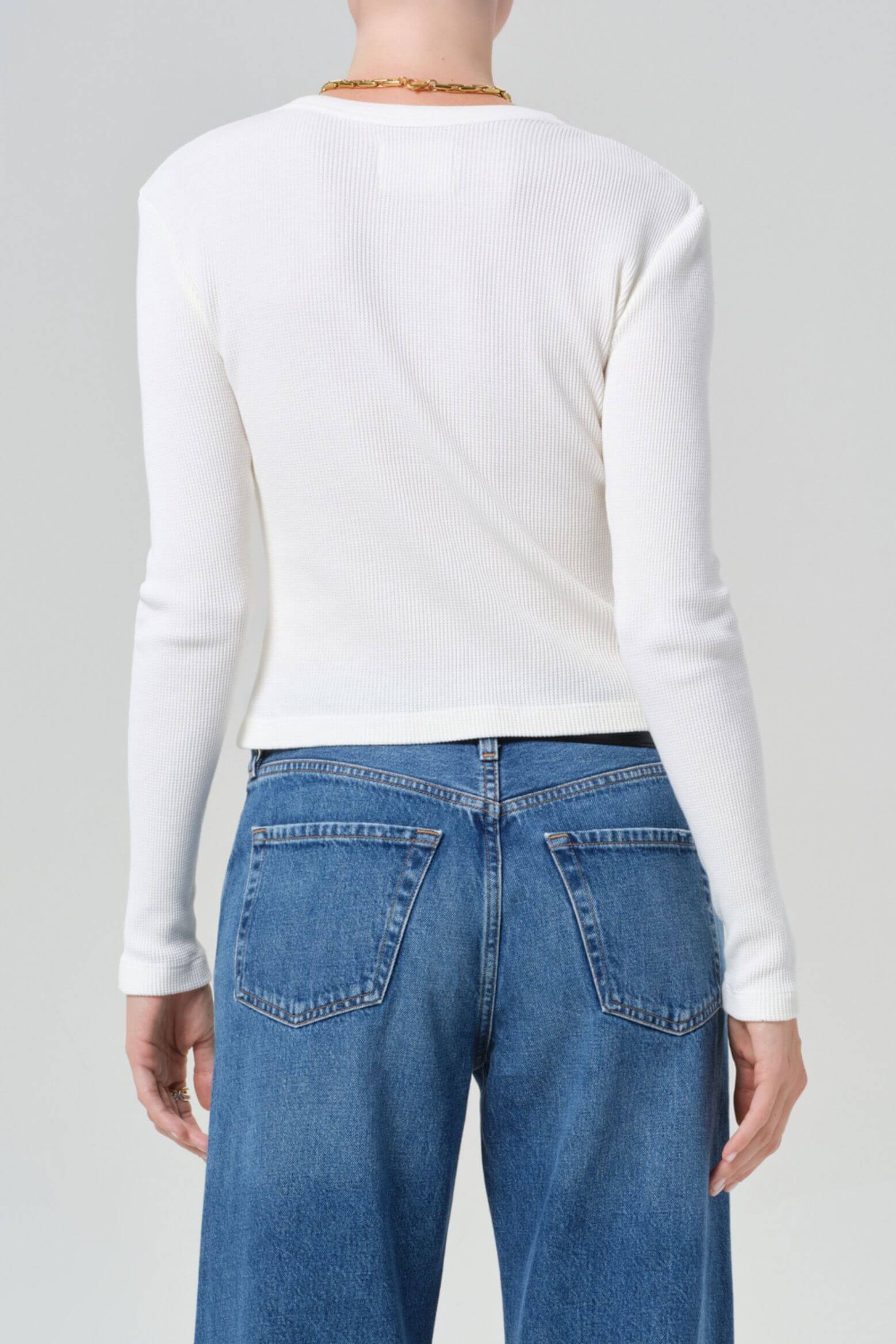 PILAR CREWNECK