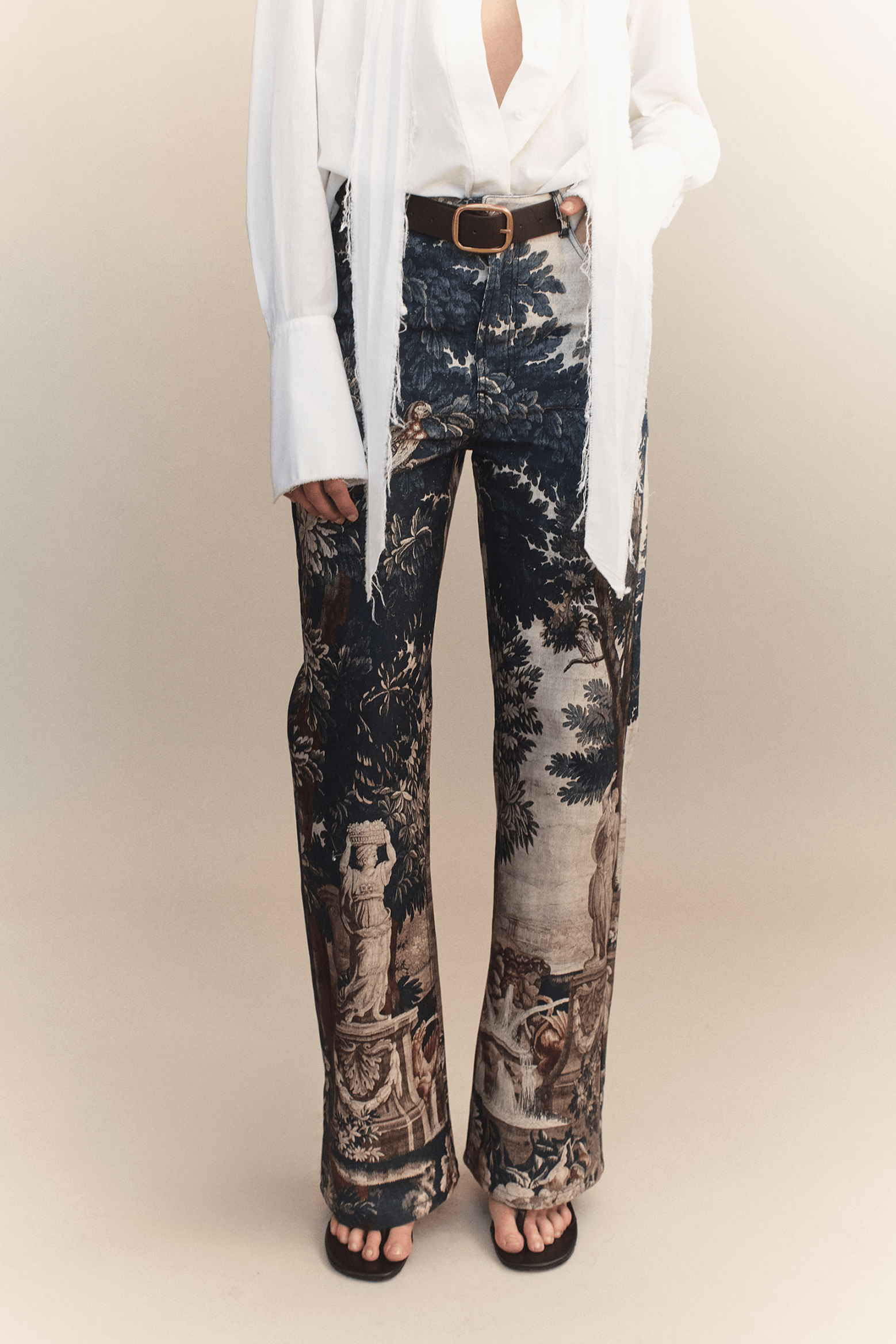 COURTNEY ZHENG TAPESTRY PRINT JEANS | THE NEW TREND