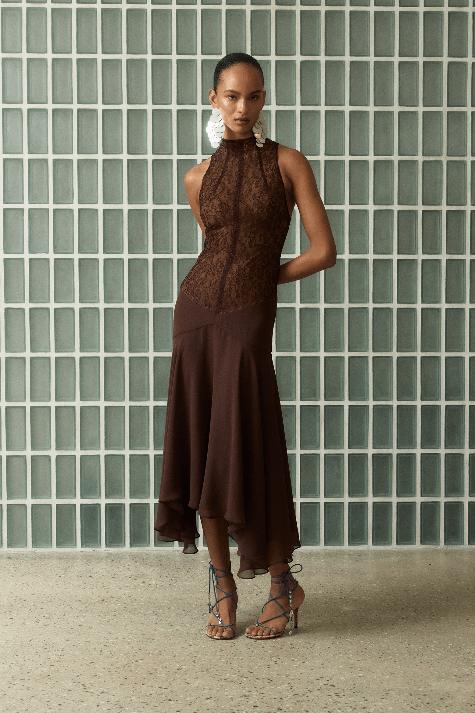 DE LA VALI CHANDRA MIDI DRESS BROWN | THE NEW TREND