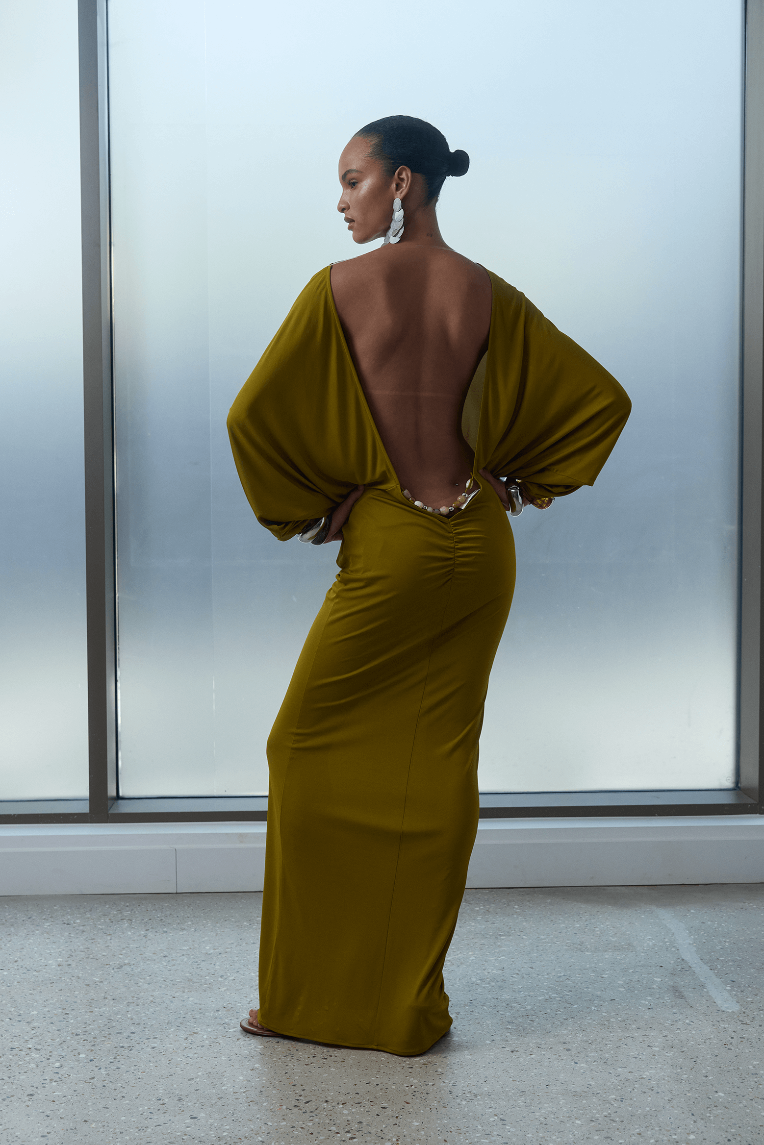 DE LA VALI DEVANA MAXI DRESS GOLD | THE NEW TREND