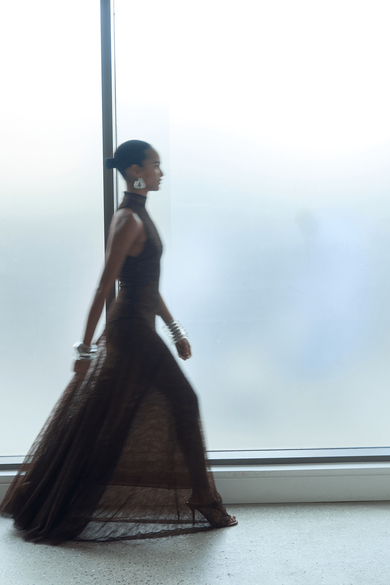DE LA VALI FOEHN MAXI DRESS BROWN | THE NEW TREND