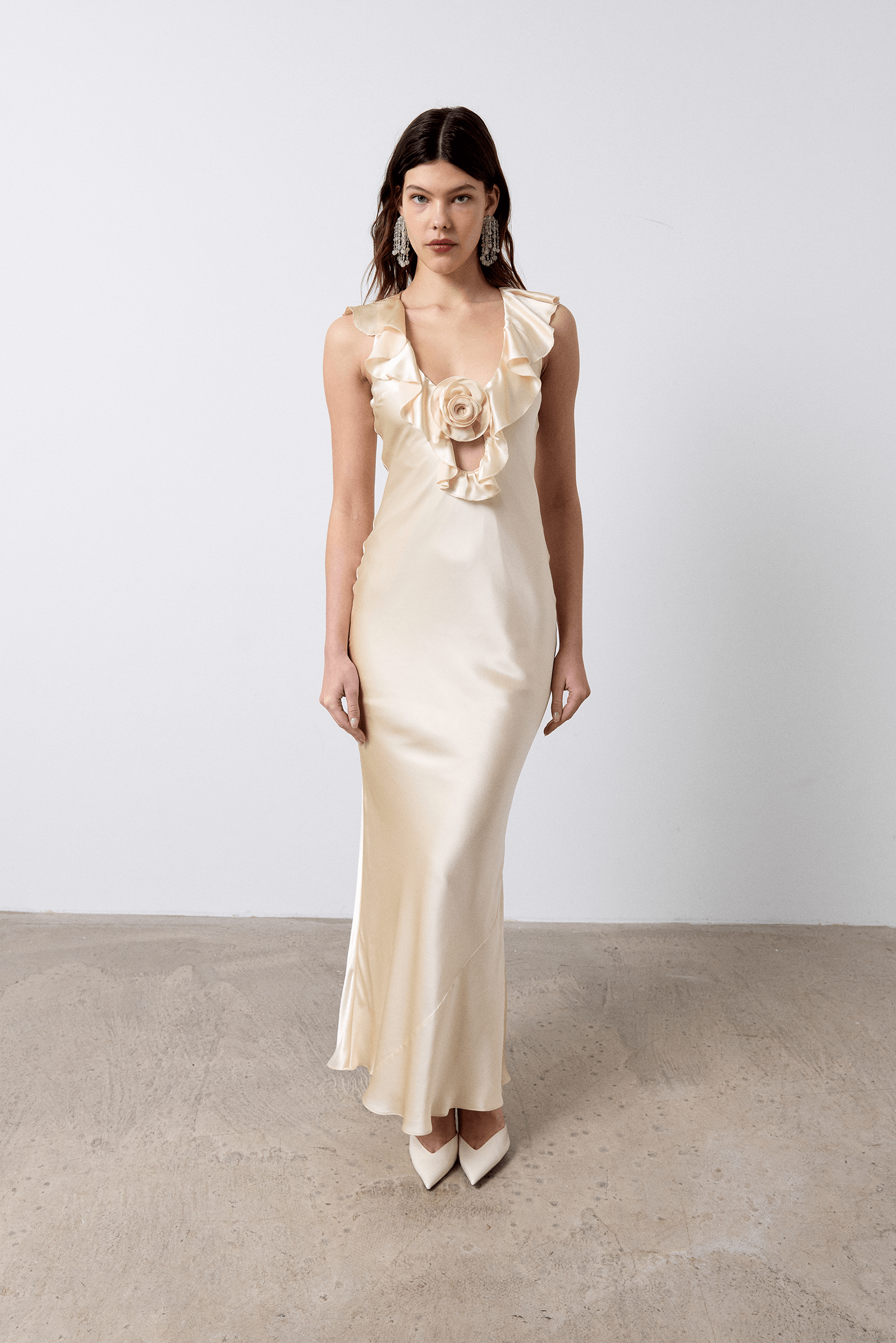 DE LA VALI NEMA DRESS IN CREAM | THE NEW TREND