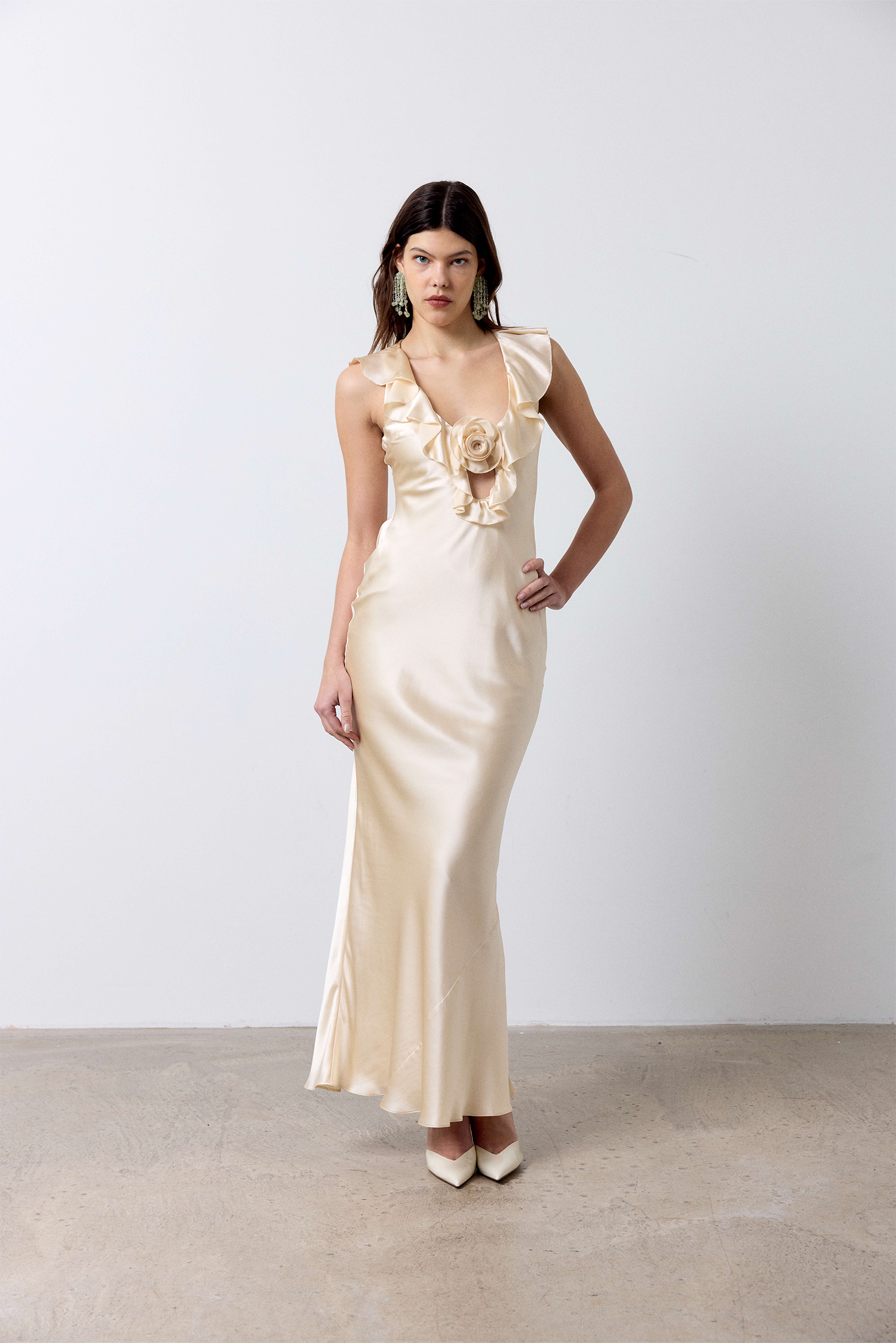 DE LA VALI NEMA DRESS IN CREAM | THE NEW TREND