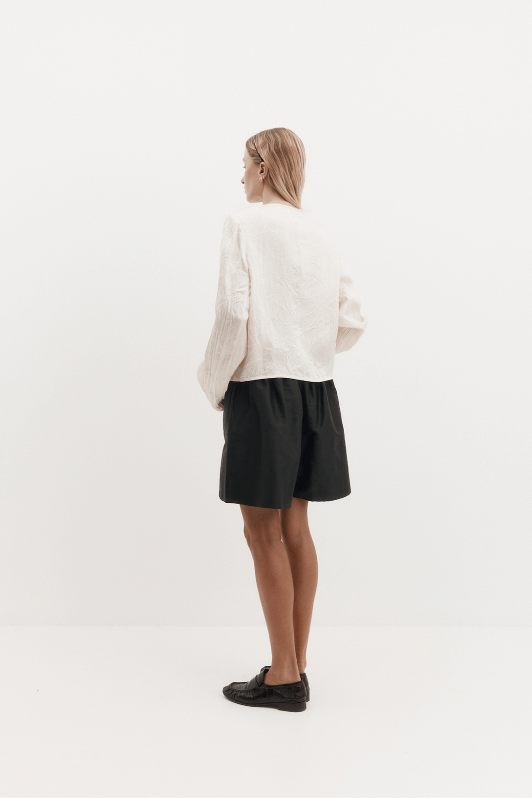 VOLUMINOUS SHORT