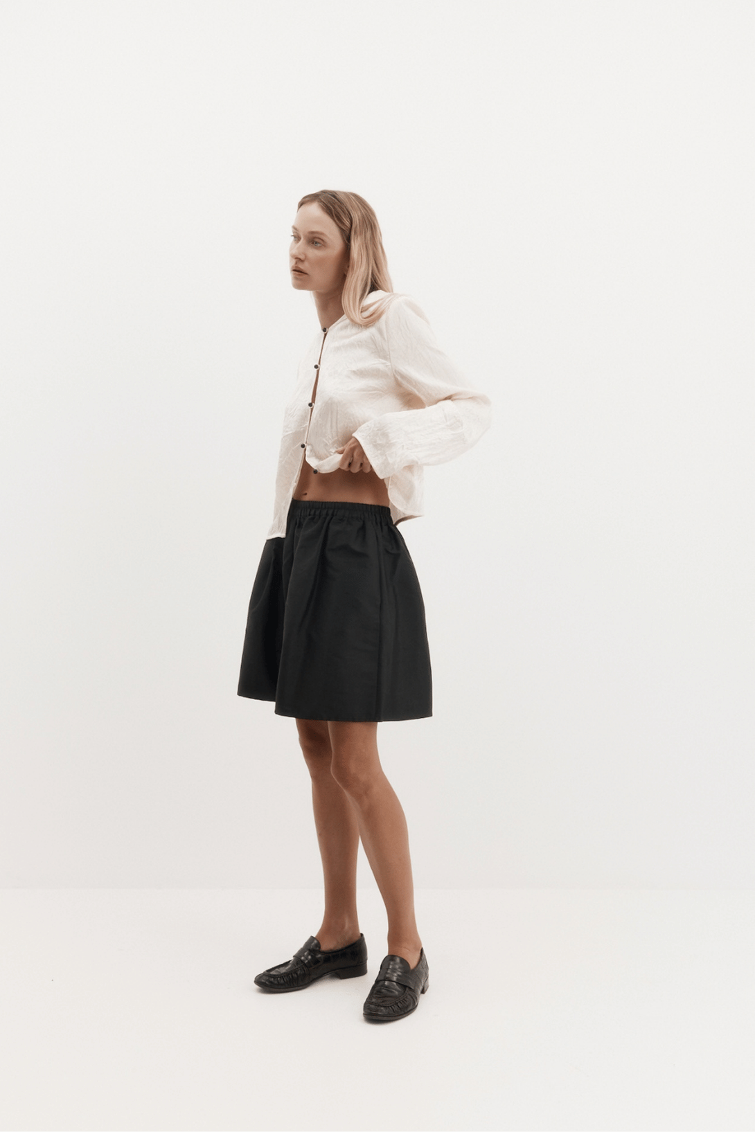 VOLUMINOUS SHORT