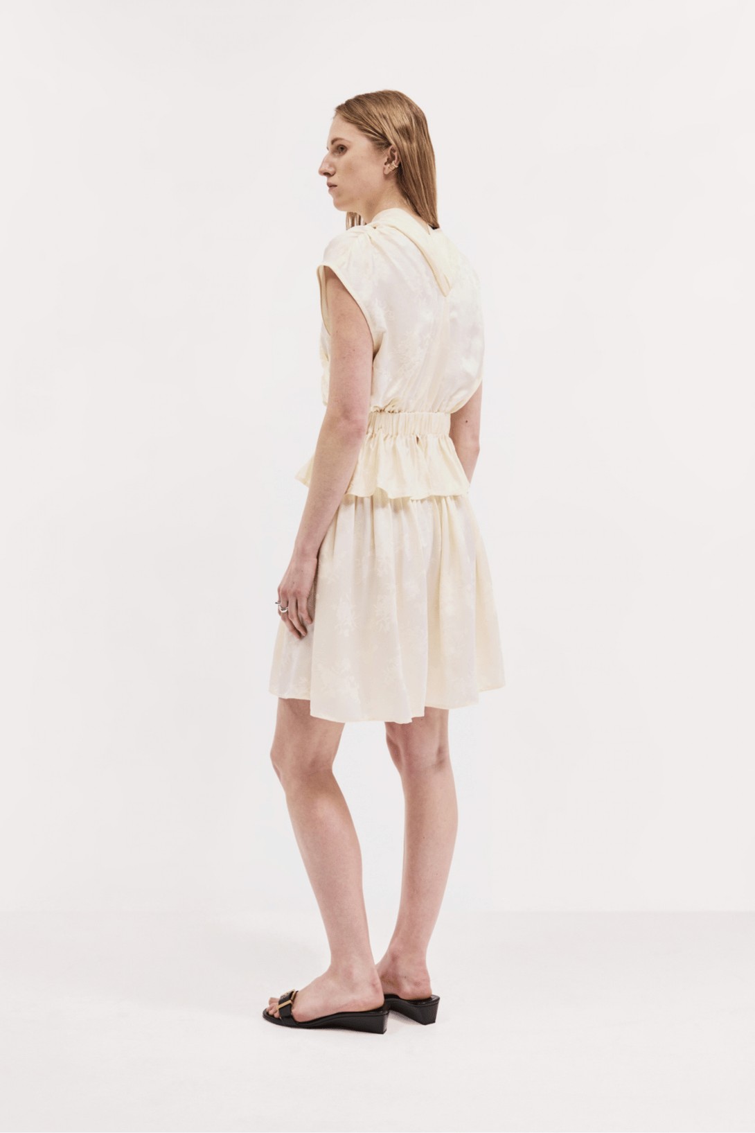 VOLUMINOUS SHORT