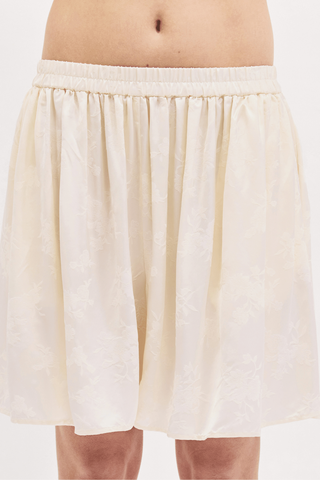 VOLUMINOUS SHORT