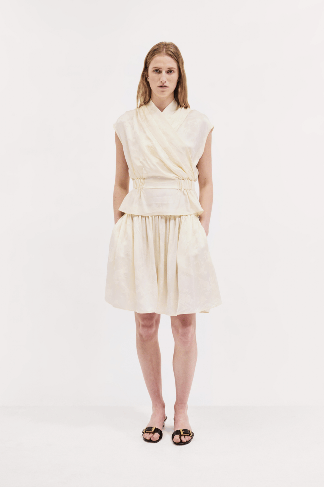 VOLUMINOUS SHORT