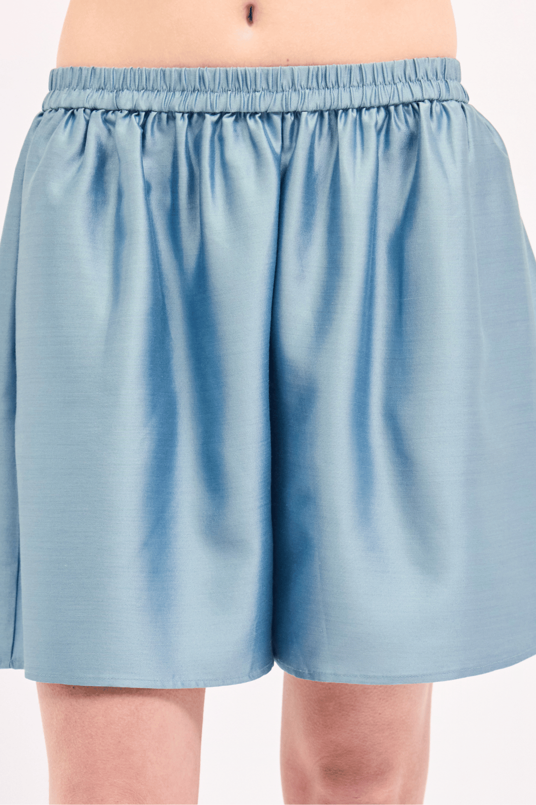 VOLUMINOUS SHORT