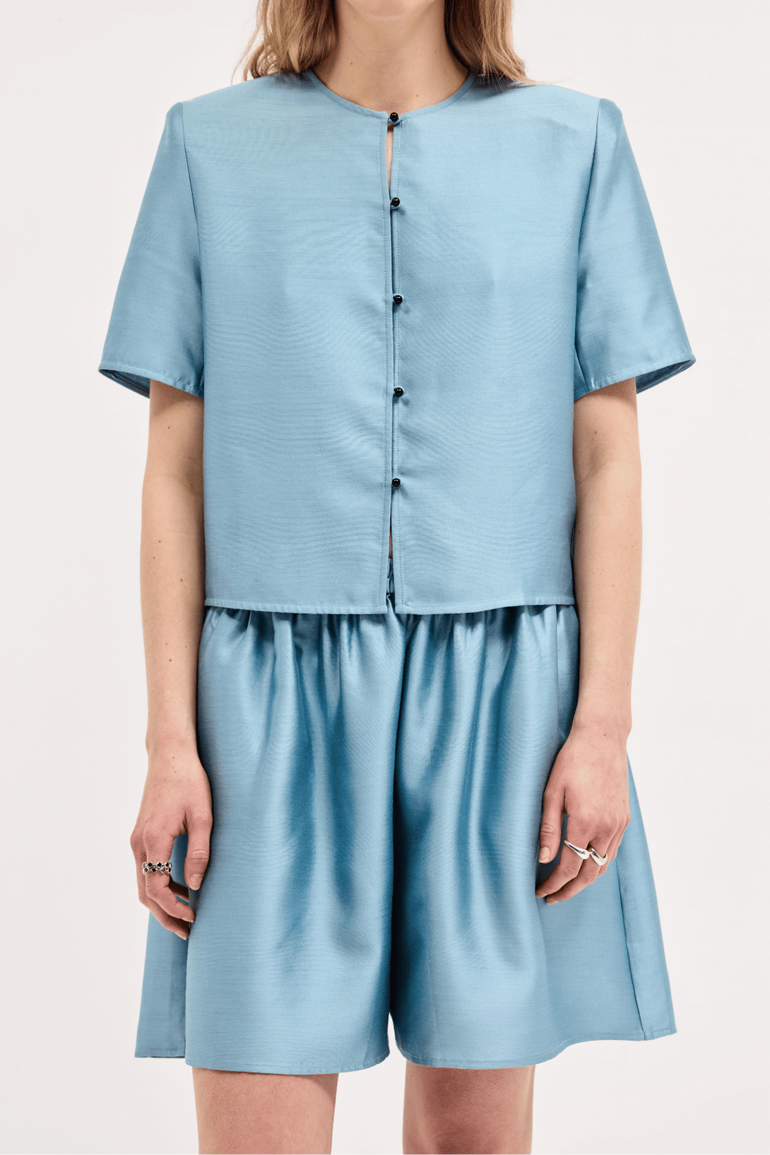 VOLUMINOUS SHORT