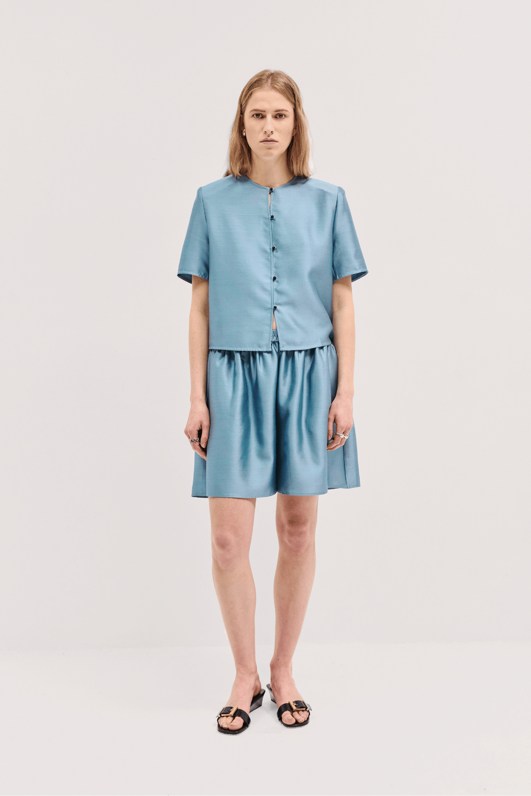 VOLUMINOUS SHORT