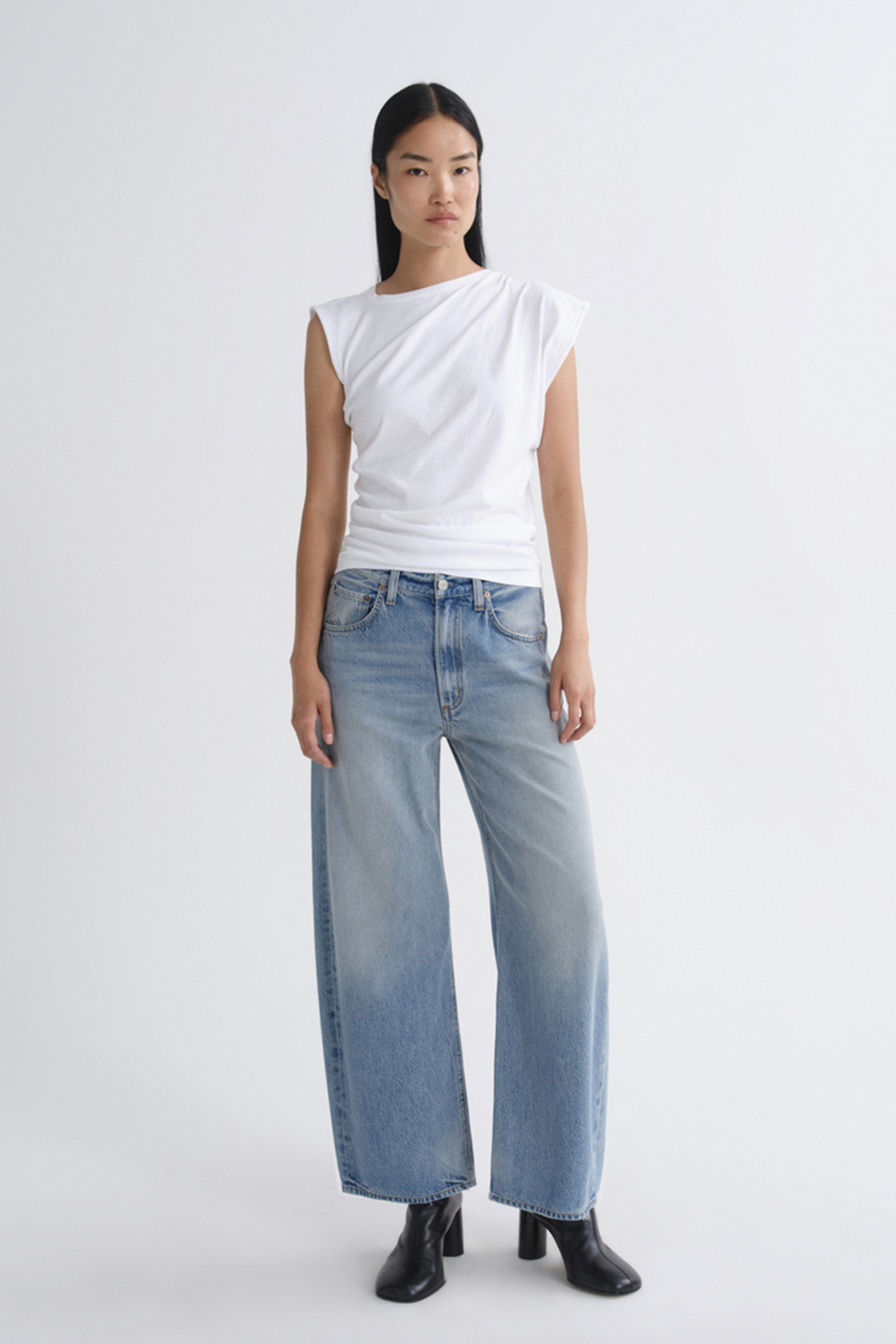 LOW CURVE JEAN