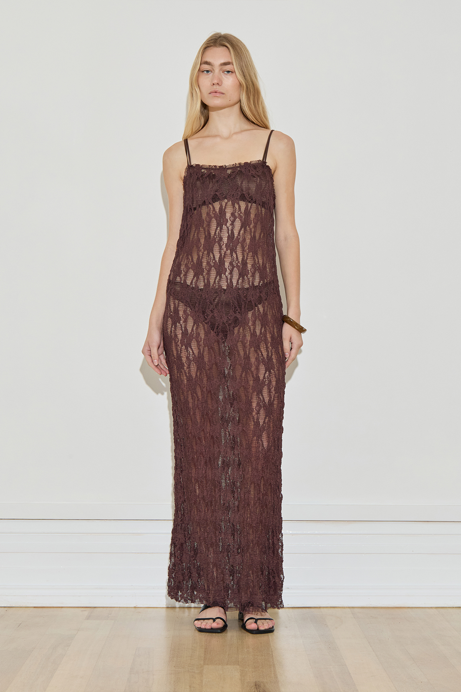 MAISON ESSENTIELE LACE MAXI | THE NEW TREND