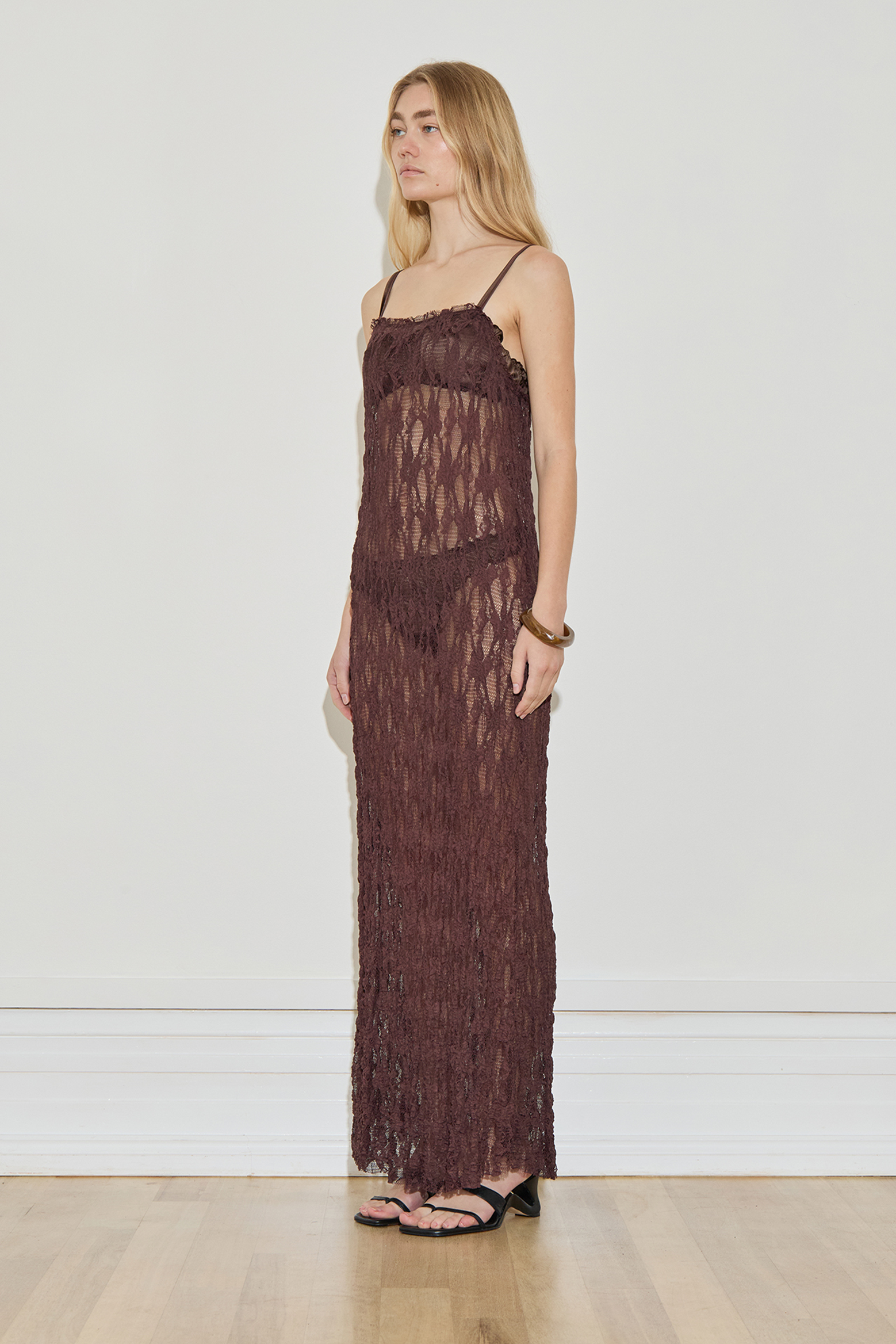 MAISON ESSENTIELE LACE MAXI | THE NEW TREND