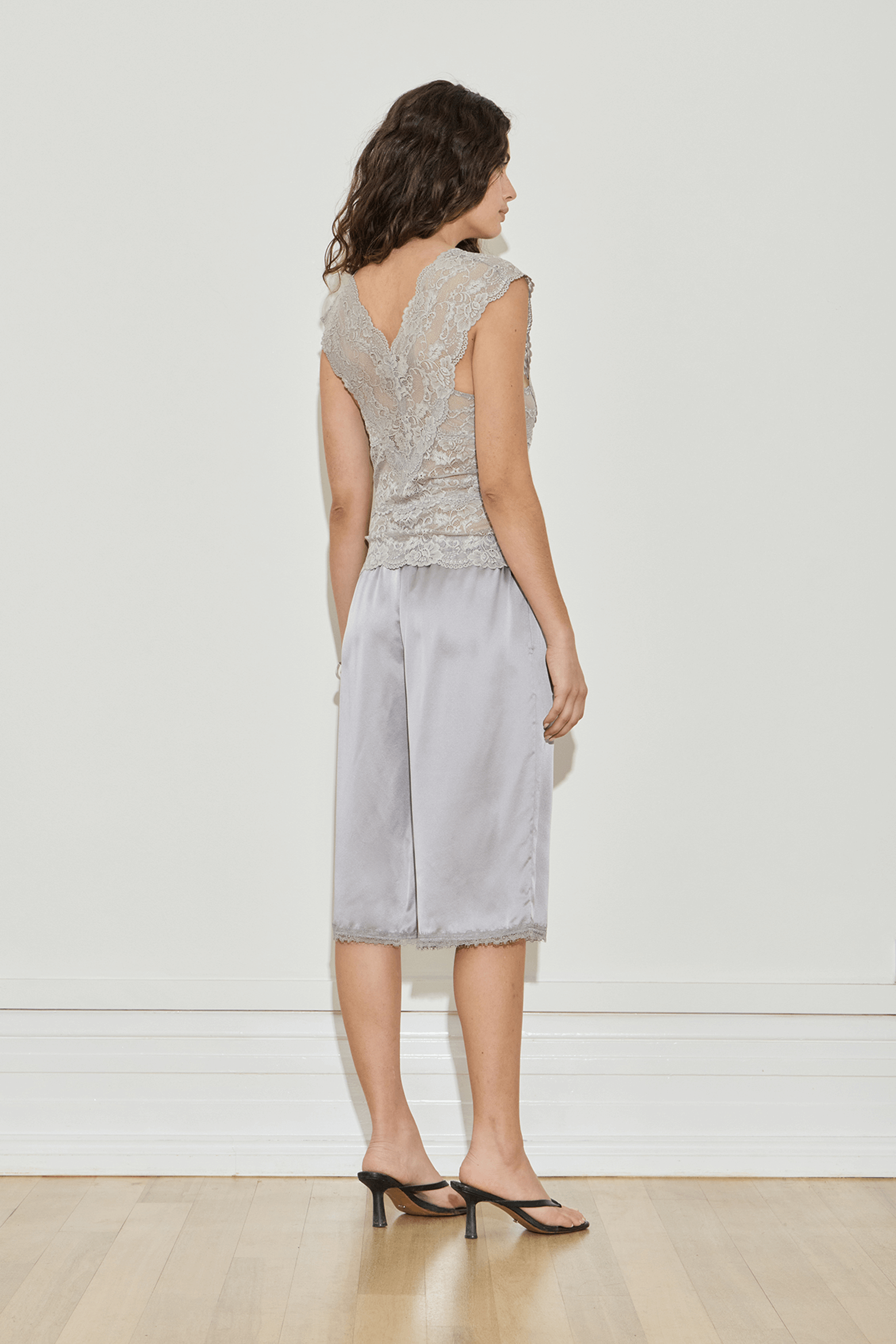 MAISON ESSENTIELE LACE TOP | THE NEW TREND