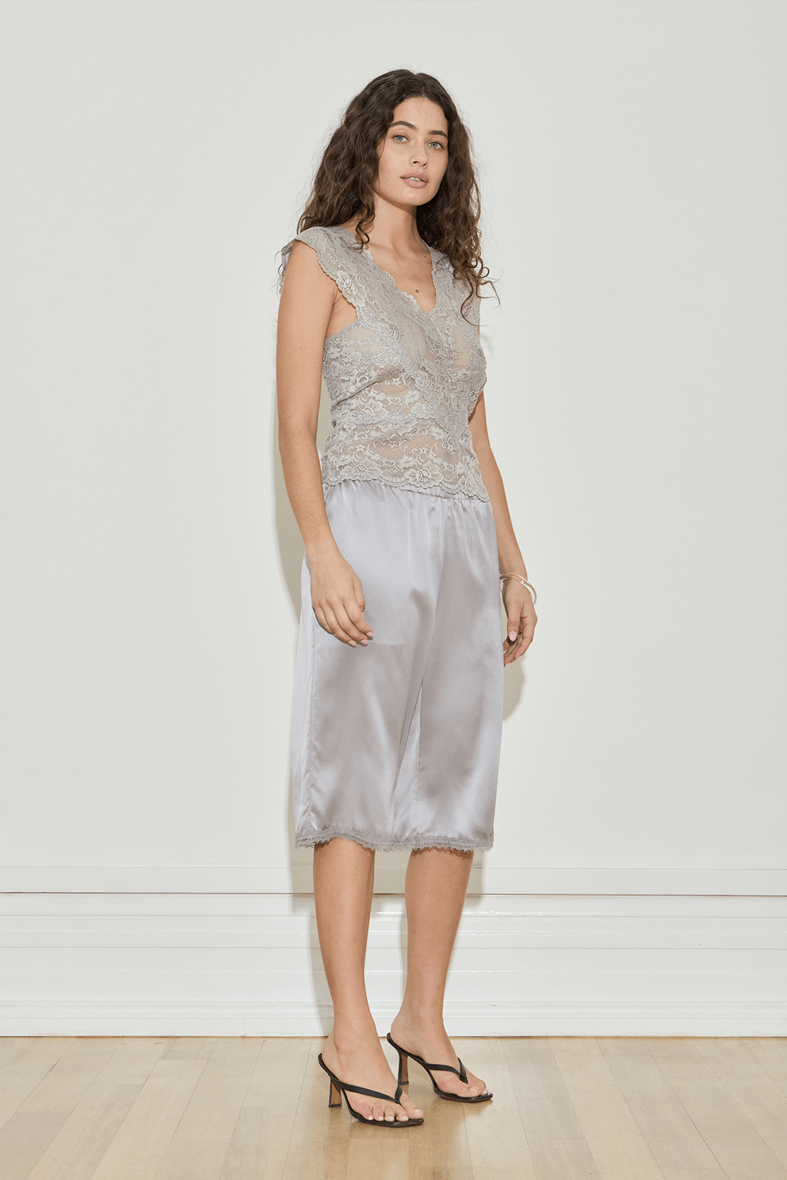 MAISON ESSENTIELE LACE TOP | THE NEW TREND