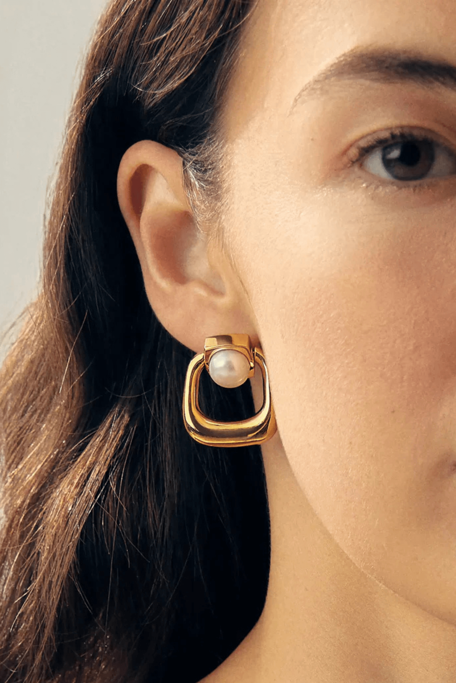 BUTTON PEARL STATEMENT STUD EARRINGS