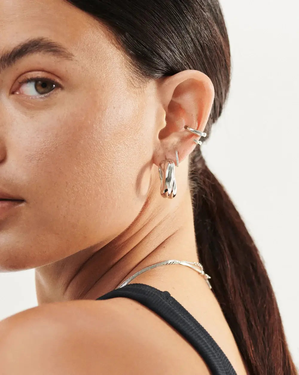 CHUNKY ENTWINE MEDIUM HOOP EARRINGS SILVER | THE NEW TREND