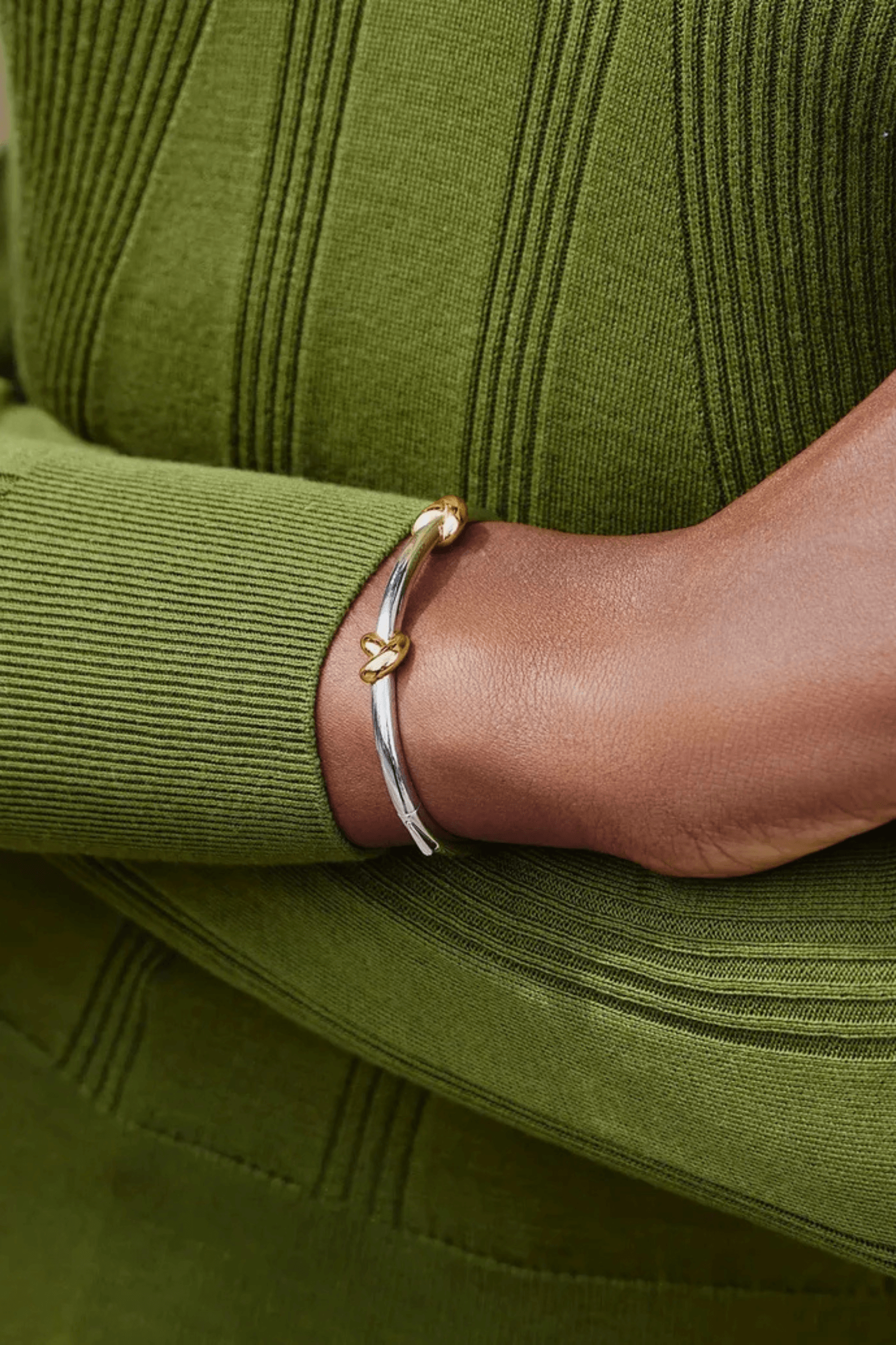 LUCY WILLIAMS KNOT HINGED BANGLE
