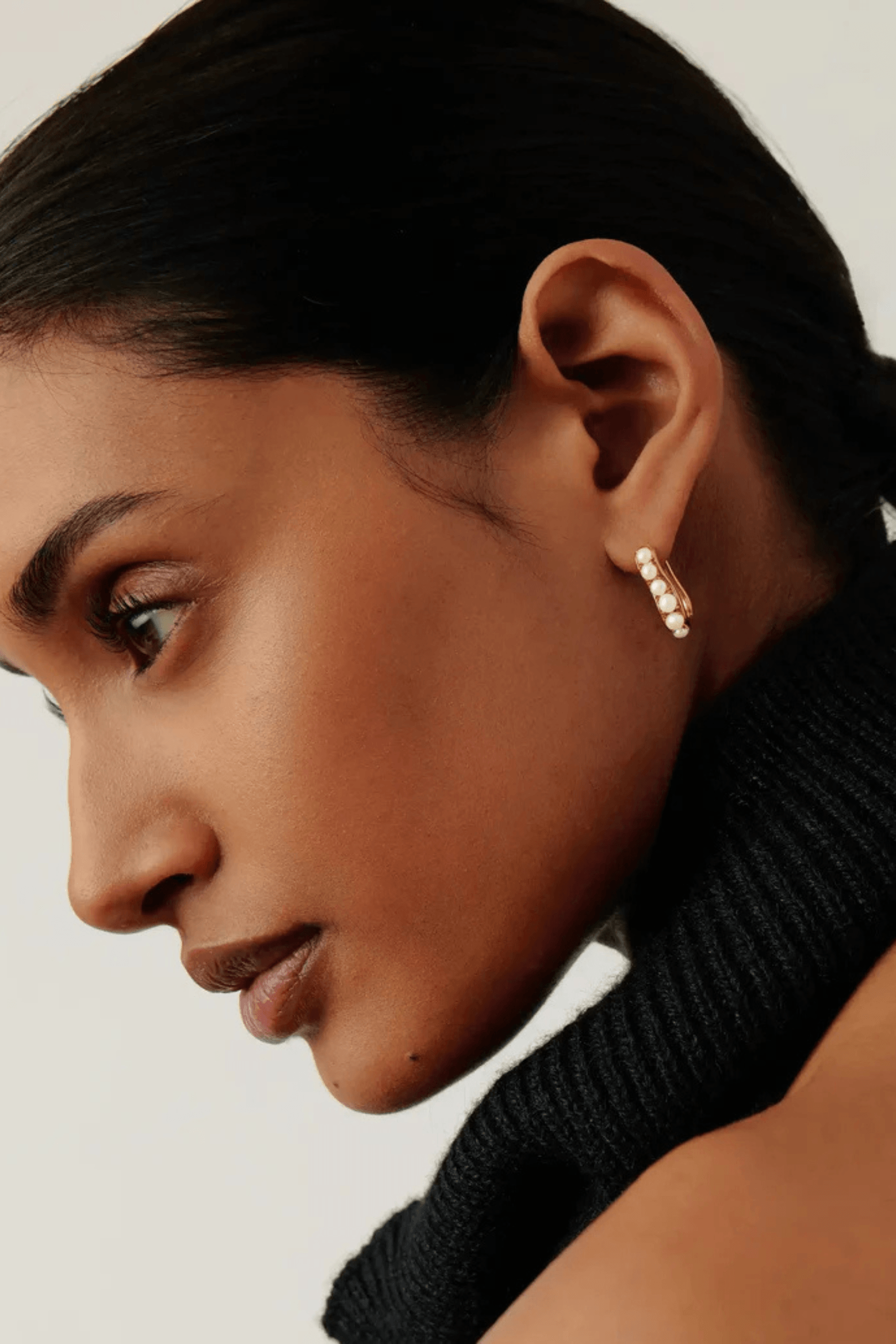 PEARL WAVE SMALL HOOP EARRINGS