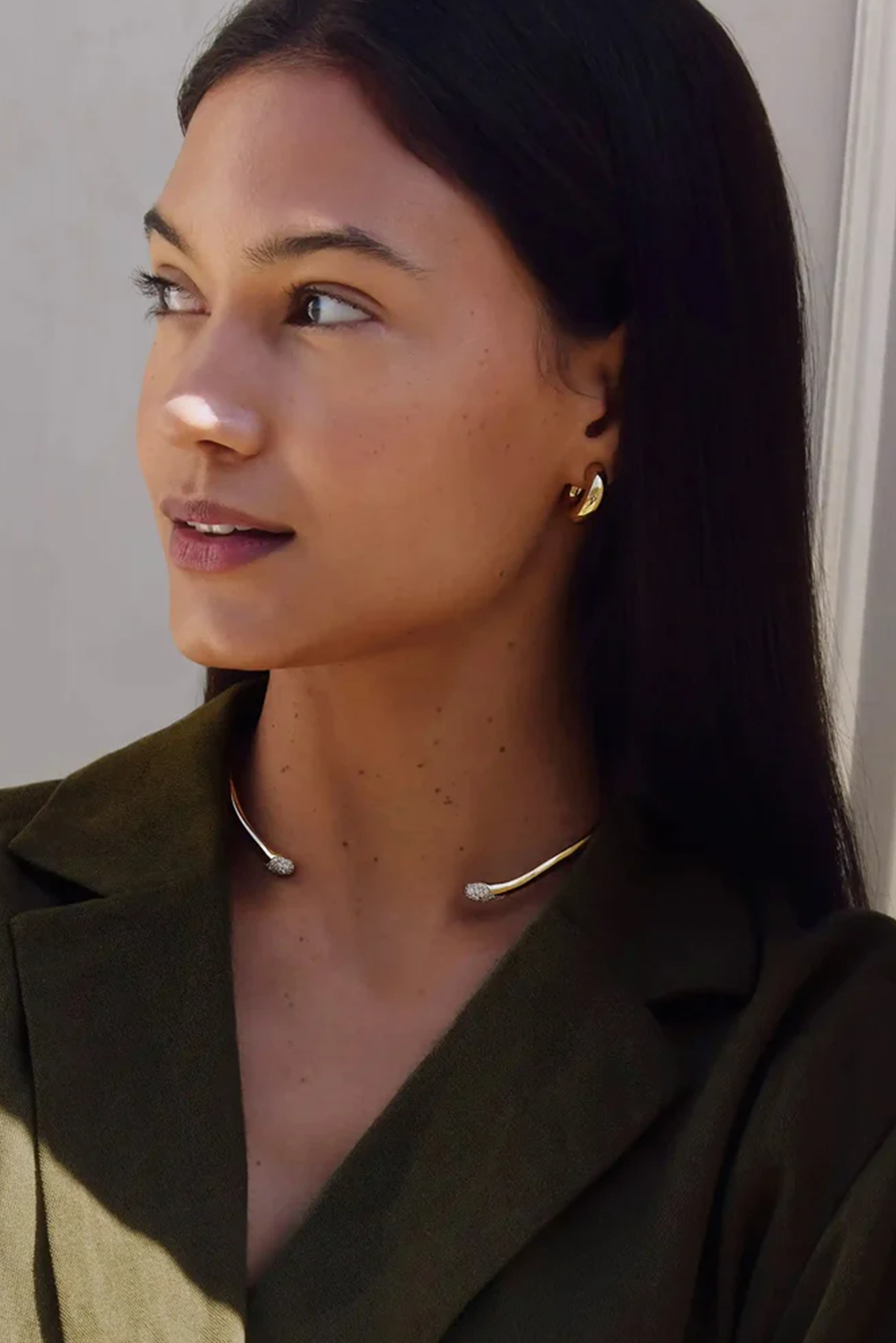 MOLTEN SNOW TORQUE STATEMENT NECKLACE