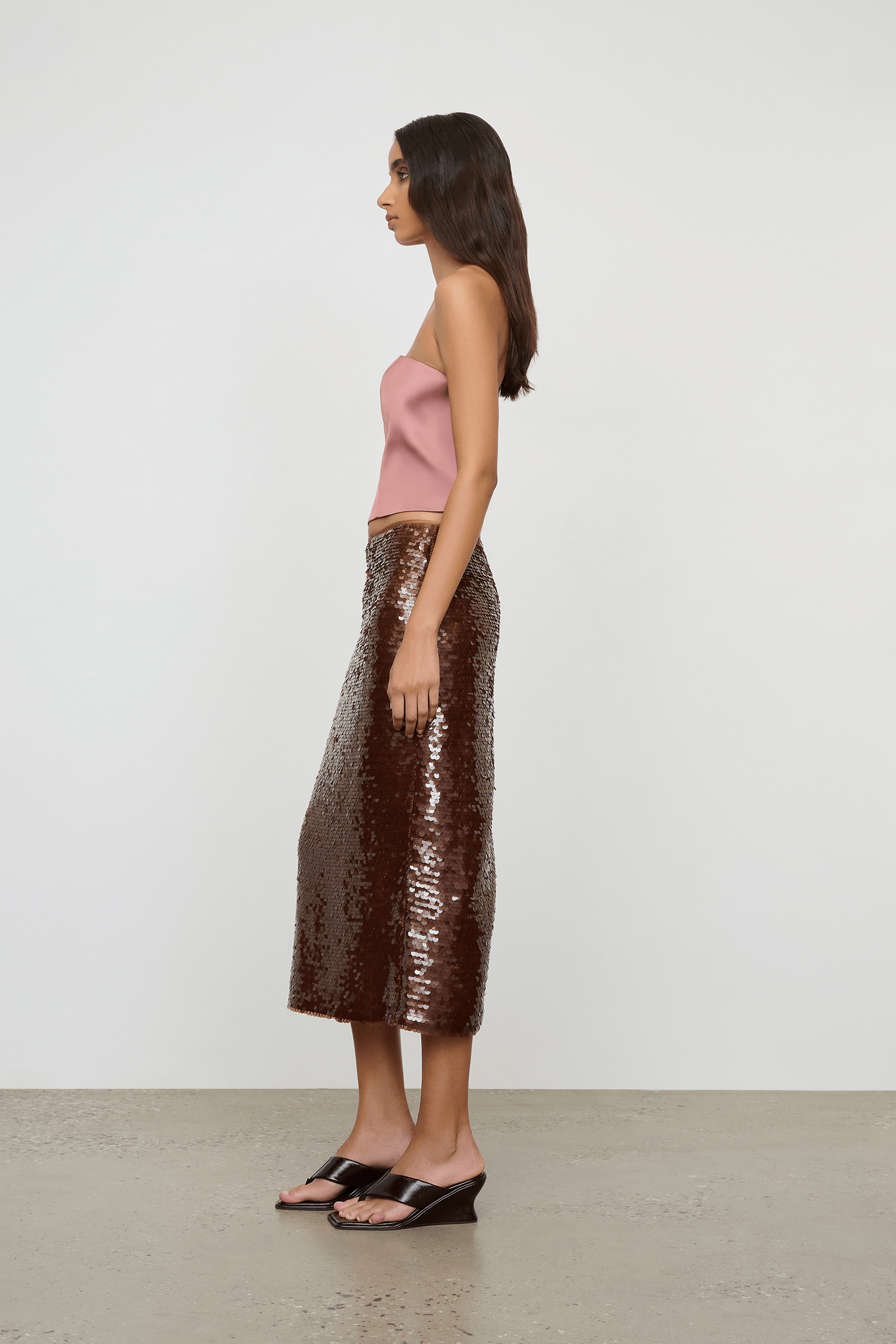ONE OF OTHERS KENDALL SKIRT IN COFFEE | THE NEW TREND