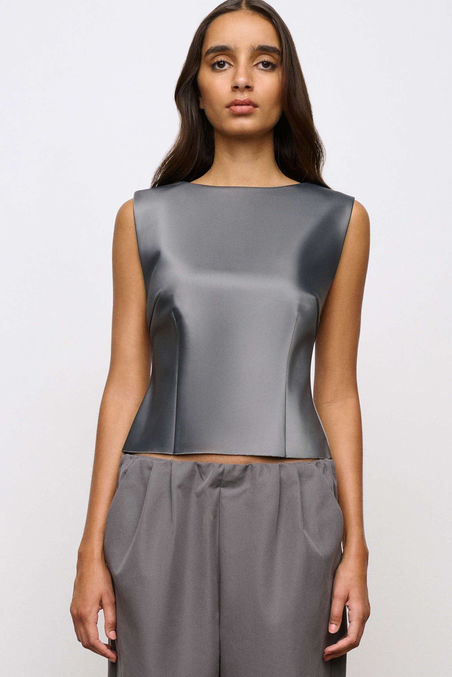 ONE OF OTHERS EVERLY TOP IN GUNMETAL | THE NEW TREND