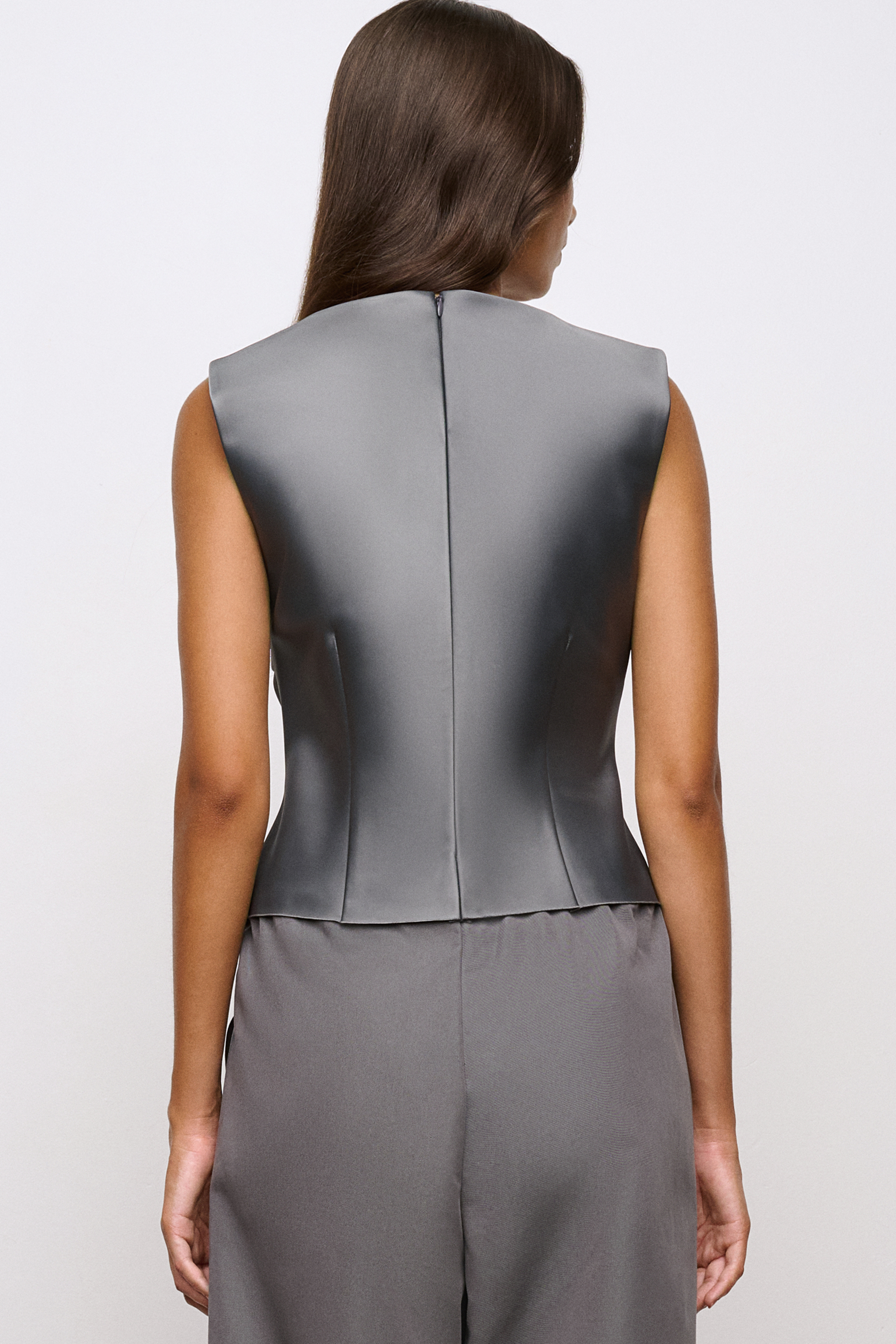 ONE OF OTHERS EVERLY TOP IN GUNMETAL | THE NEW TREND