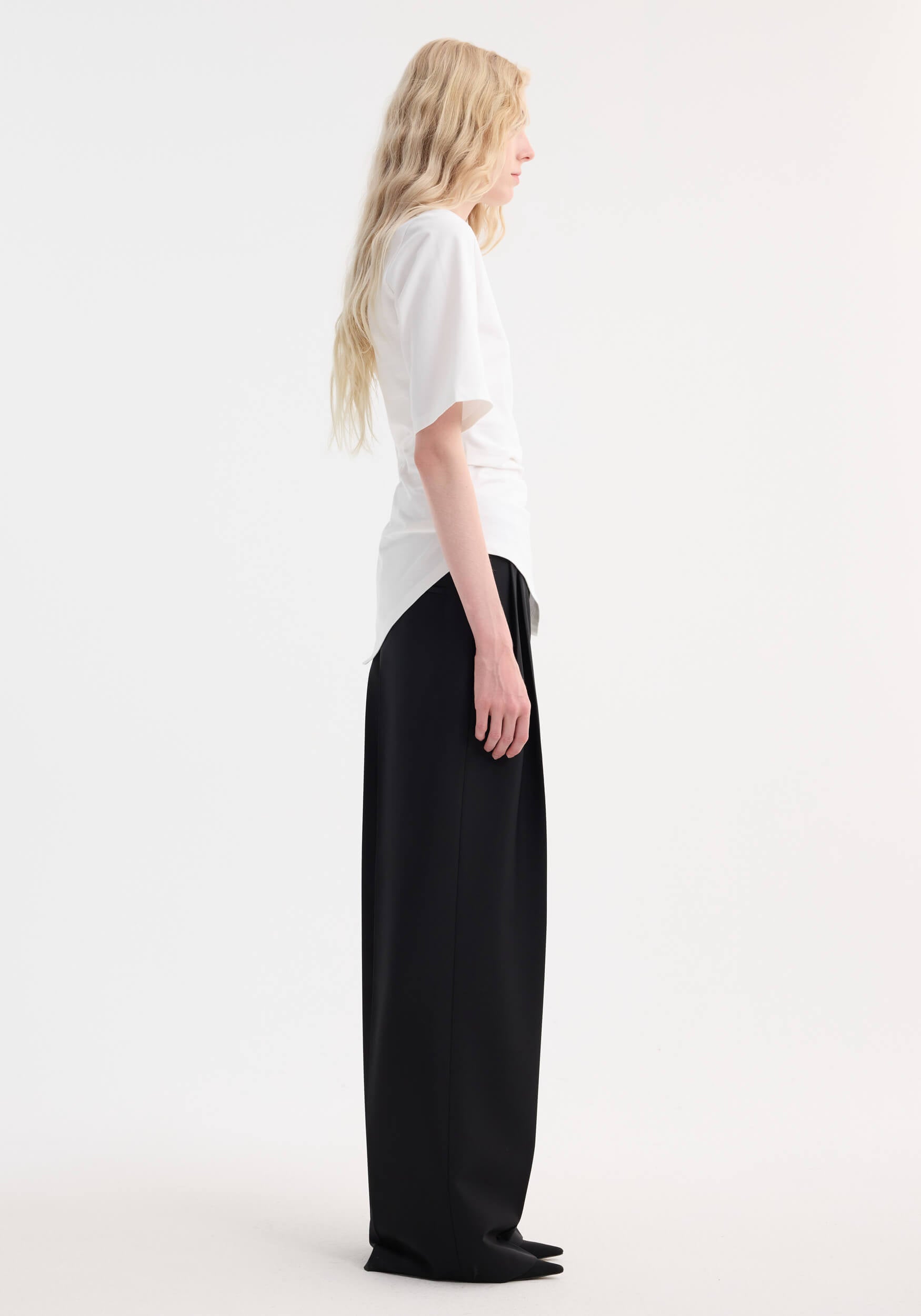 RÓHE RE-INVENTED TWISTED T-SHIRT IN OPTIC WHITE | THE NEW TREND