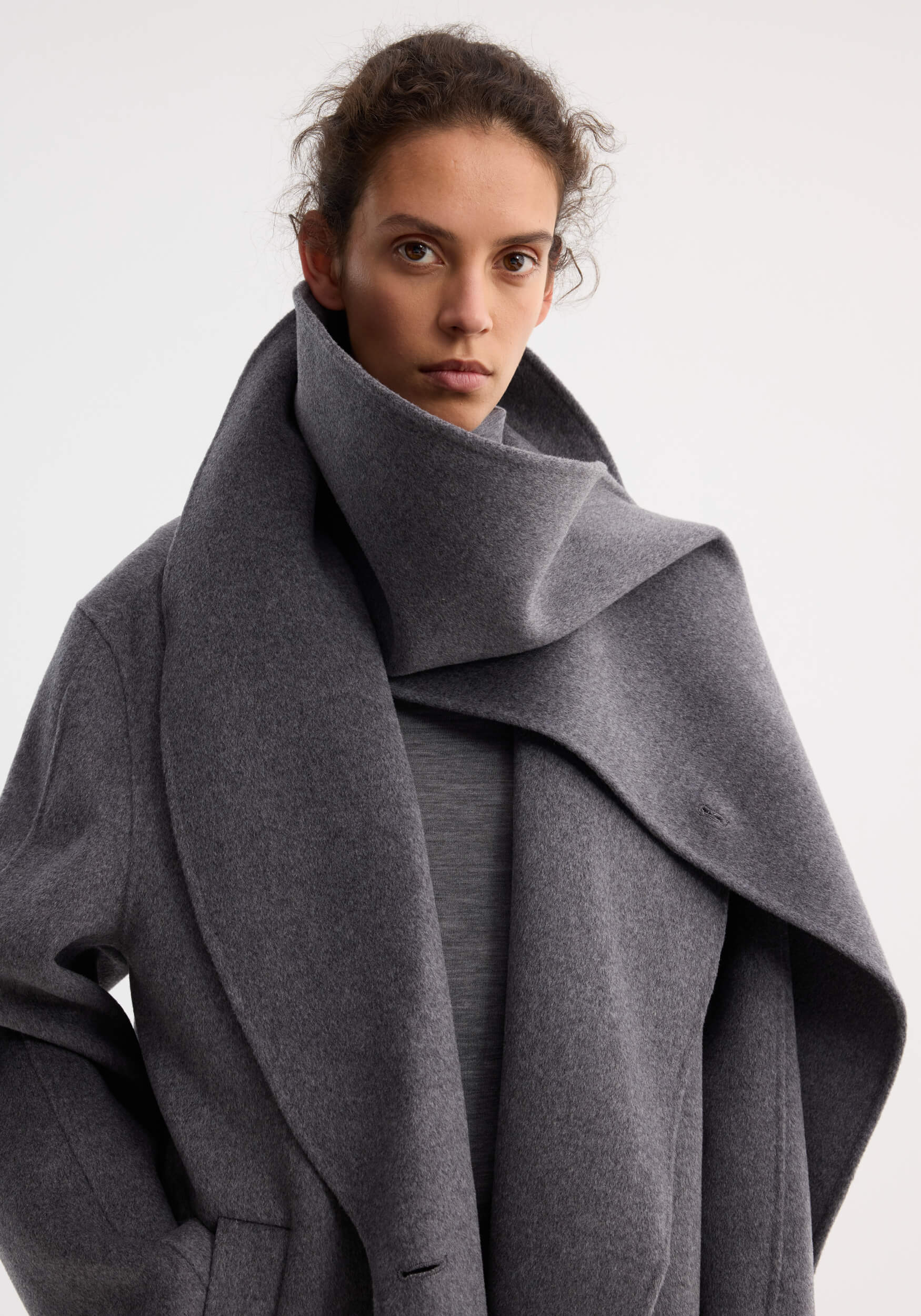 RÓHE SIGNATURE DOUBLE-FACED SCARF COAT | THE NEW TREND