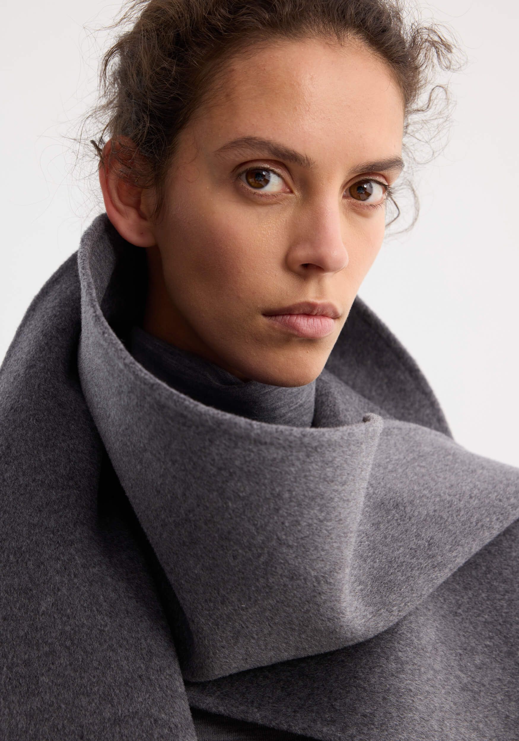 RÓHE SIGNATURE DOUBLE-FACED SCARF COAT | THE NEW TREND